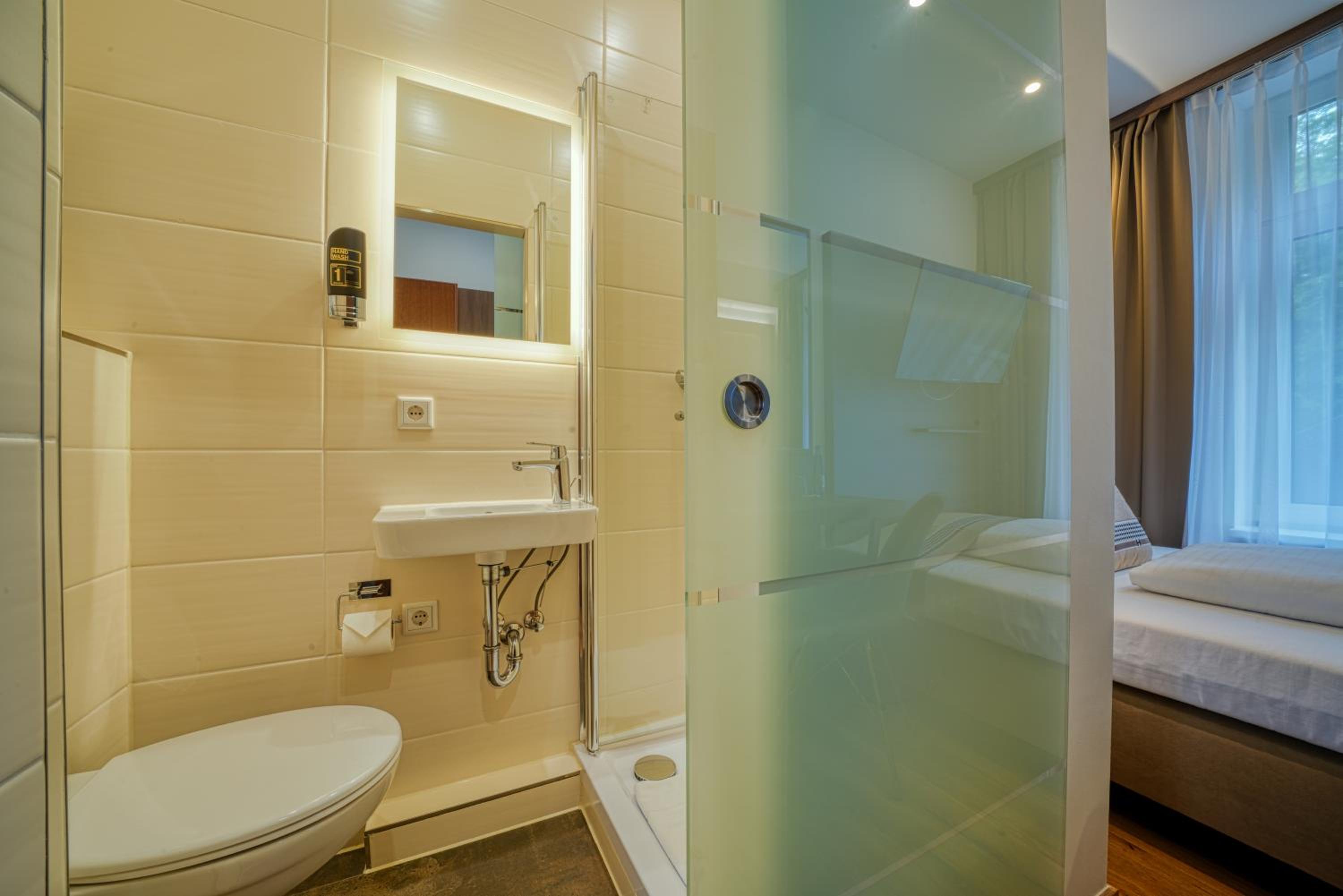 Small Single Room photo 2