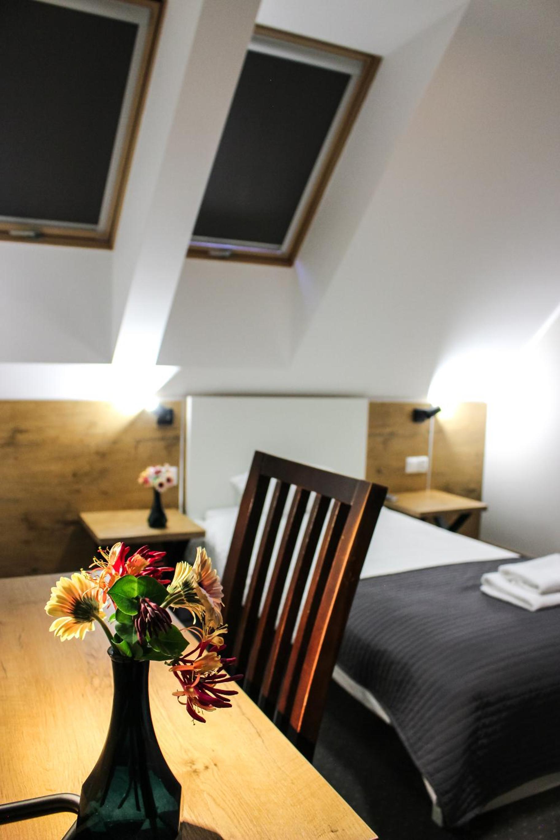 Single Room with Private Bathroom photo 3