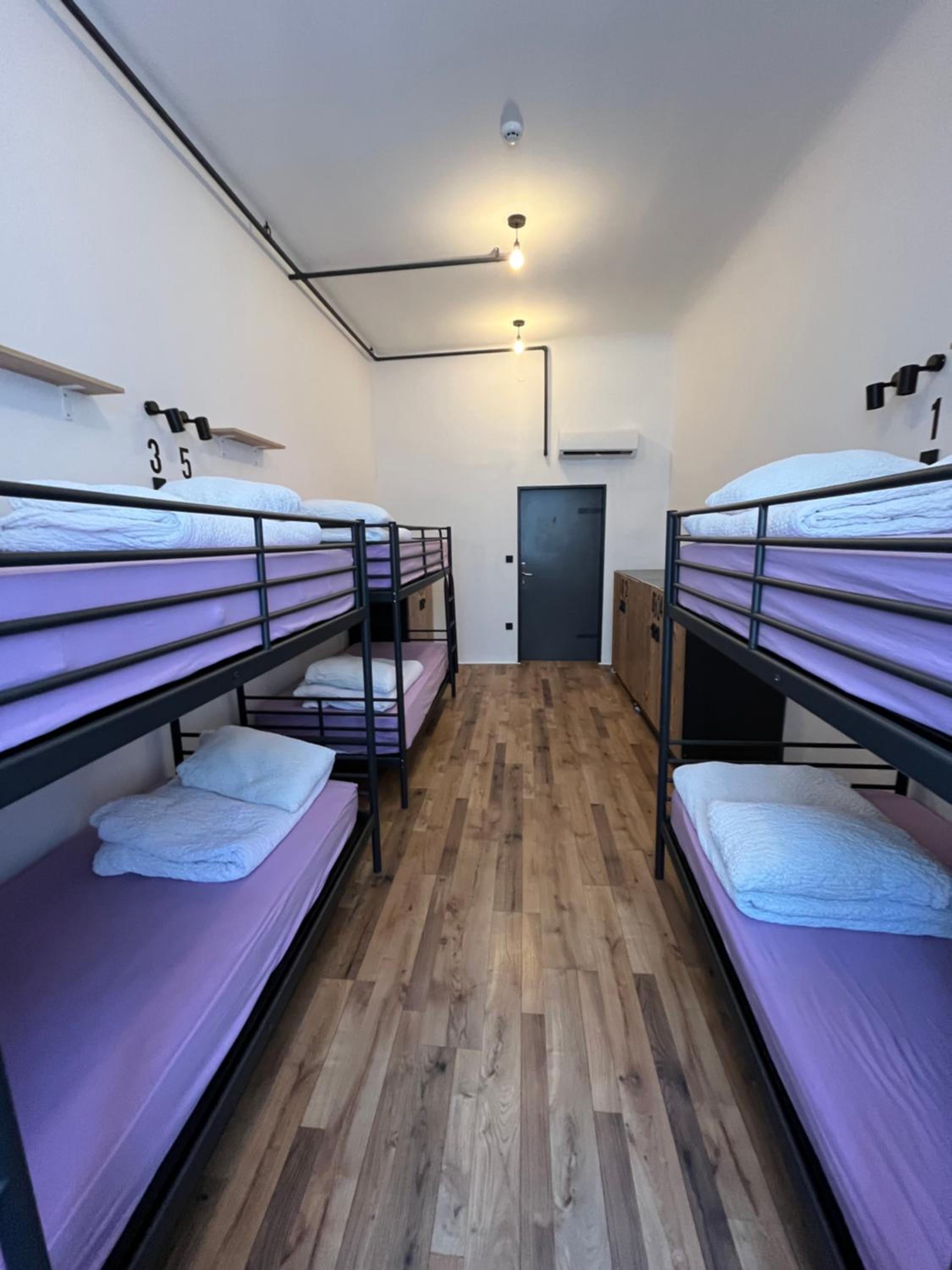 Bed in 6-Bed Mixed Dormitory Room photo 2