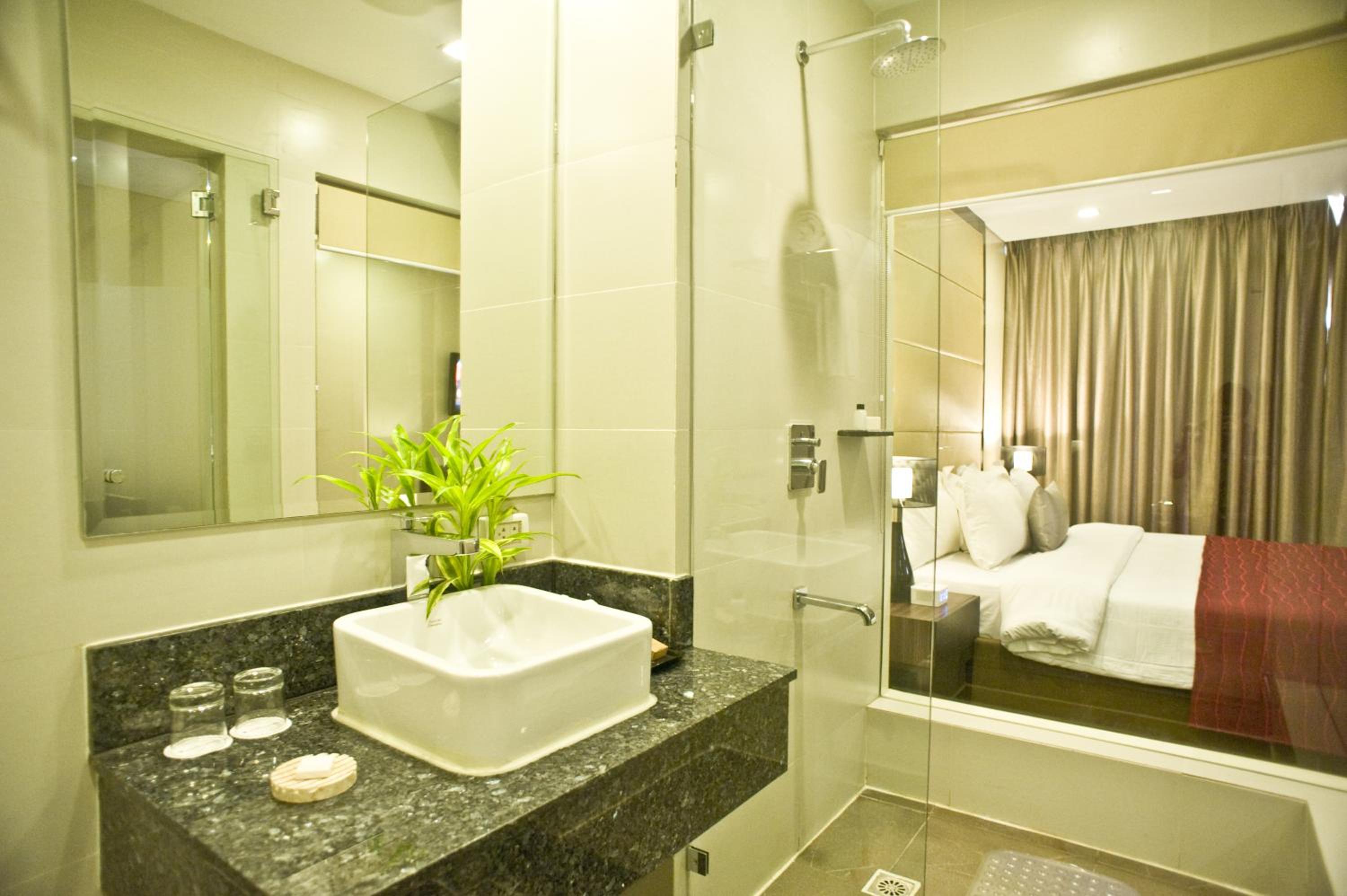 Standard Double or Twin Room - Photo 3