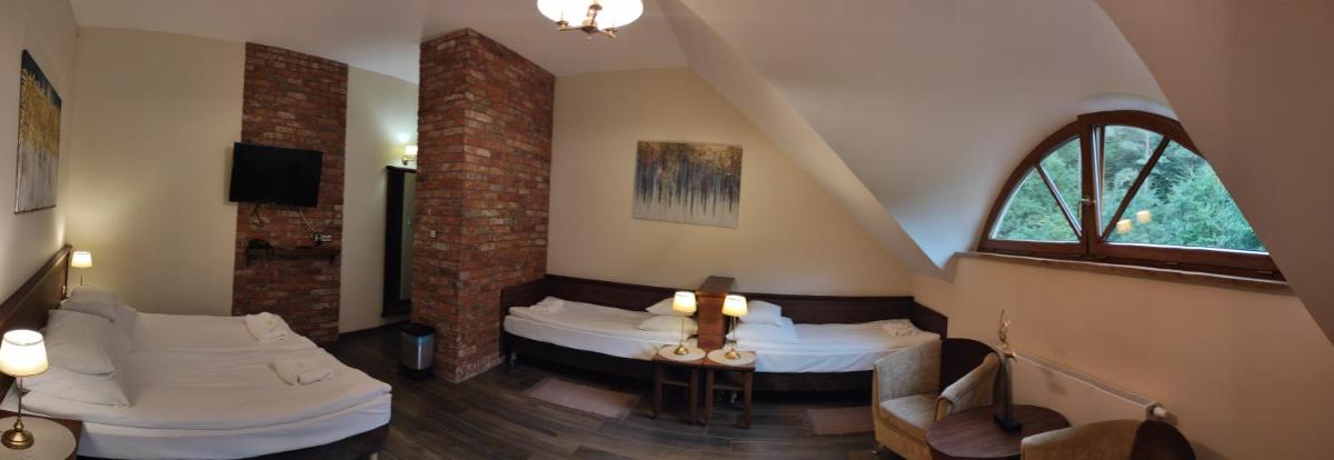 Quadruple Room with Private Bathroom photo 2