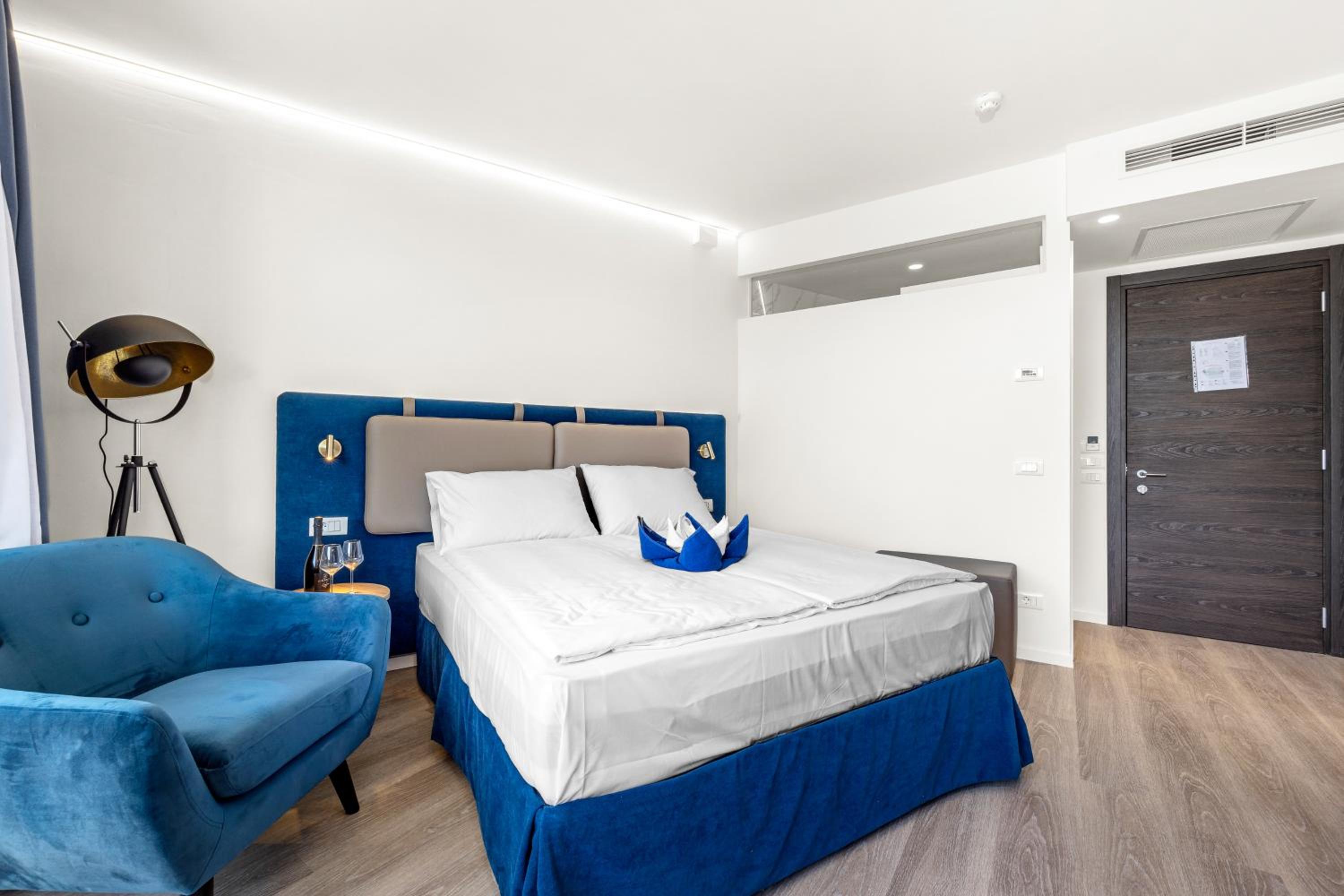 Standard Double Room with Balcony photo 2