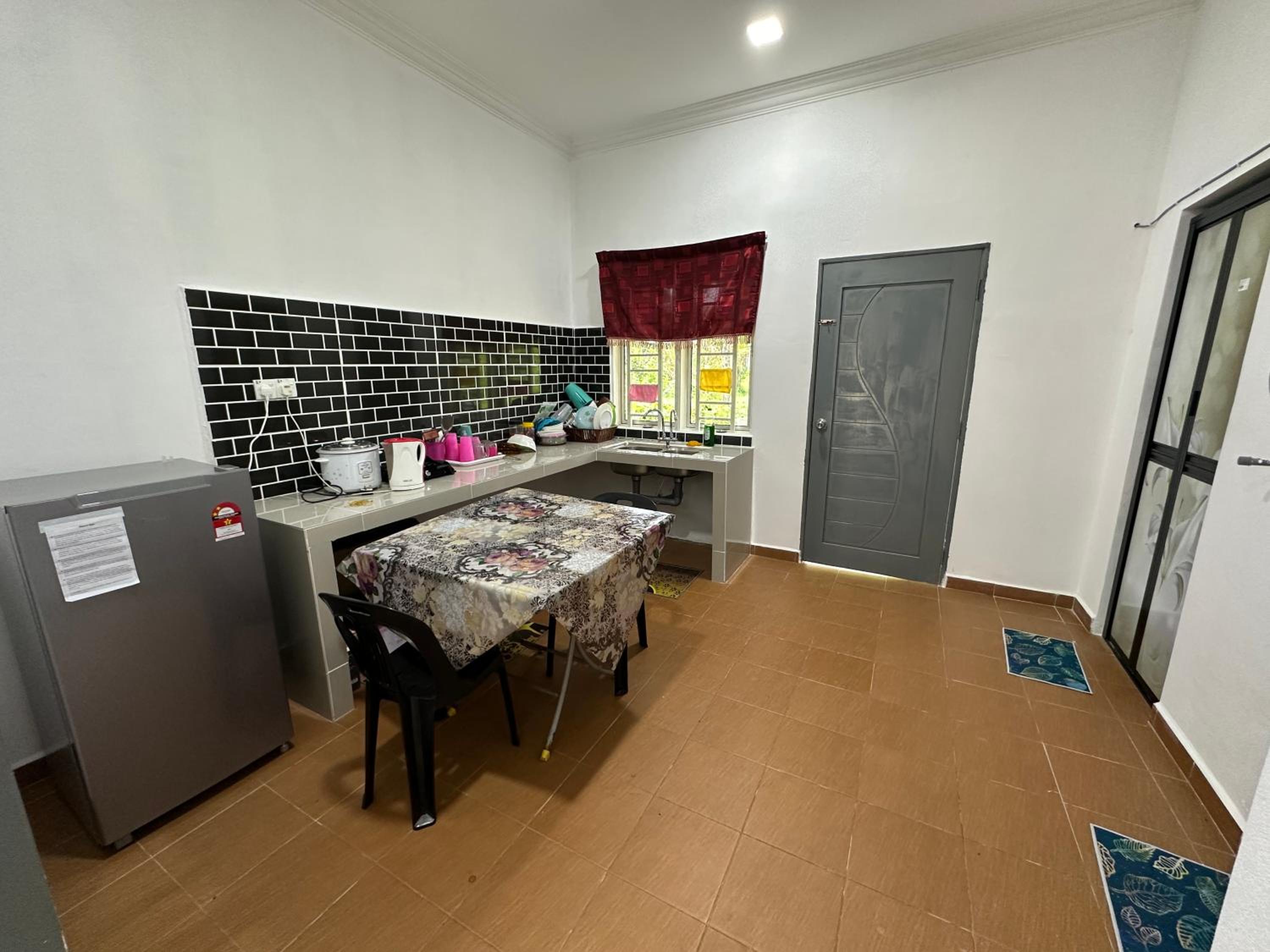 Three-Bedroom House photo 3
