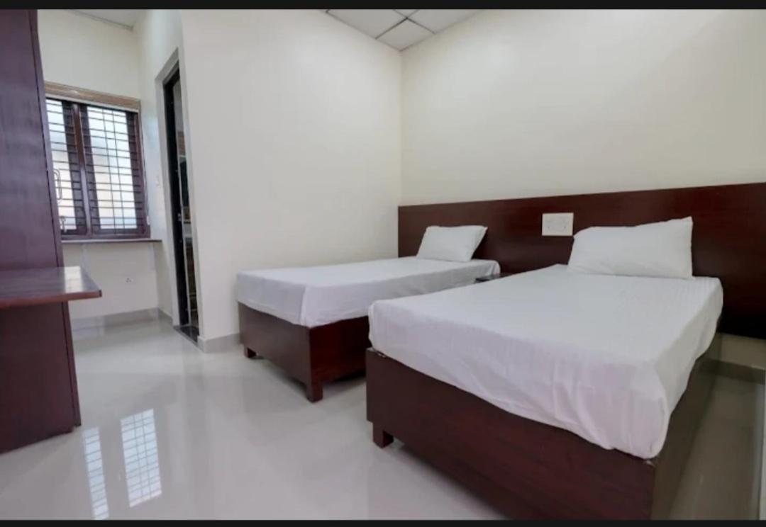 Deluxe Double or Twin Room - Photo 10