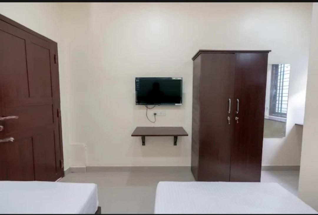 Deluxe Double or Twin Room - Photo 7