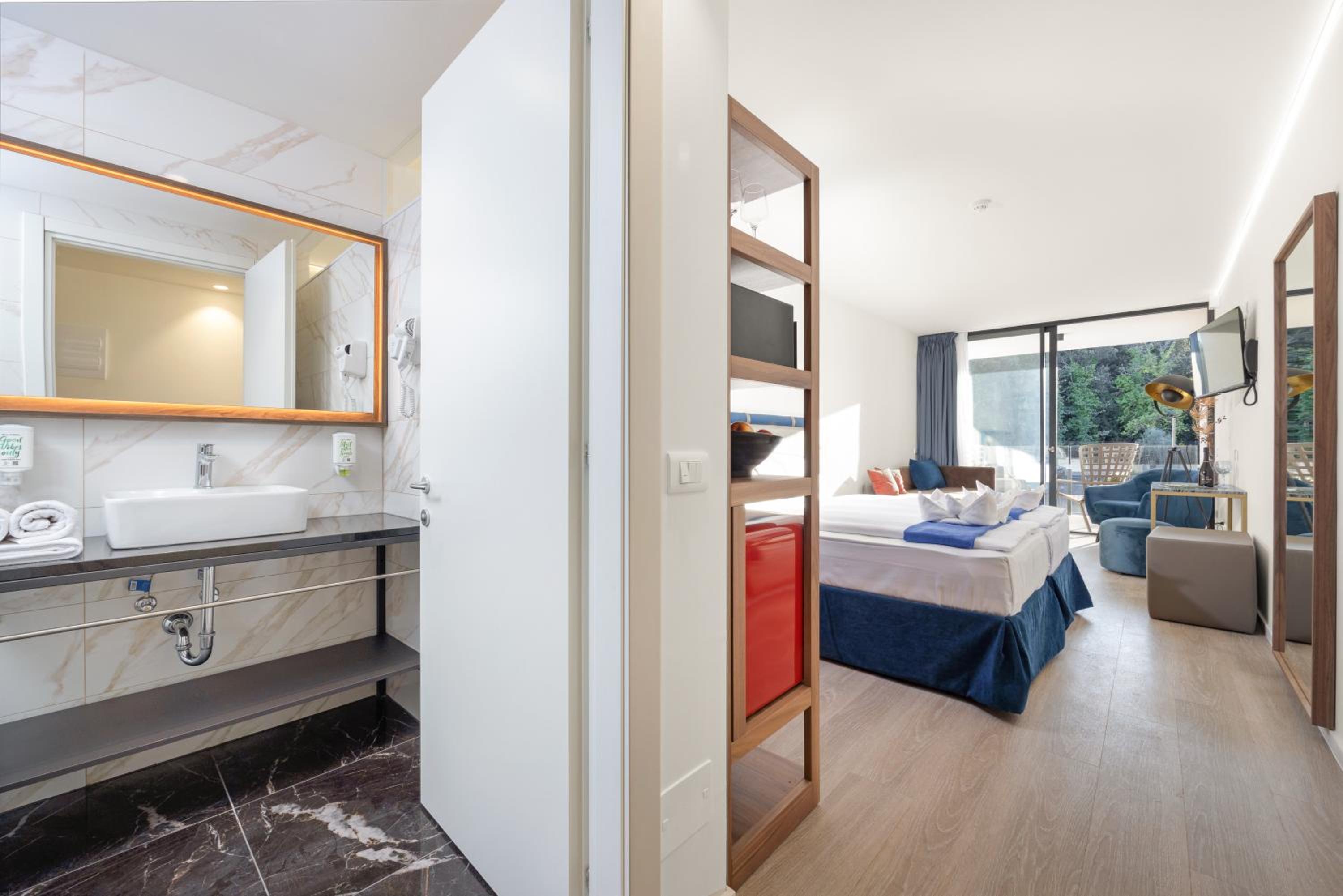 Triple Room with Balcony - Photo 7