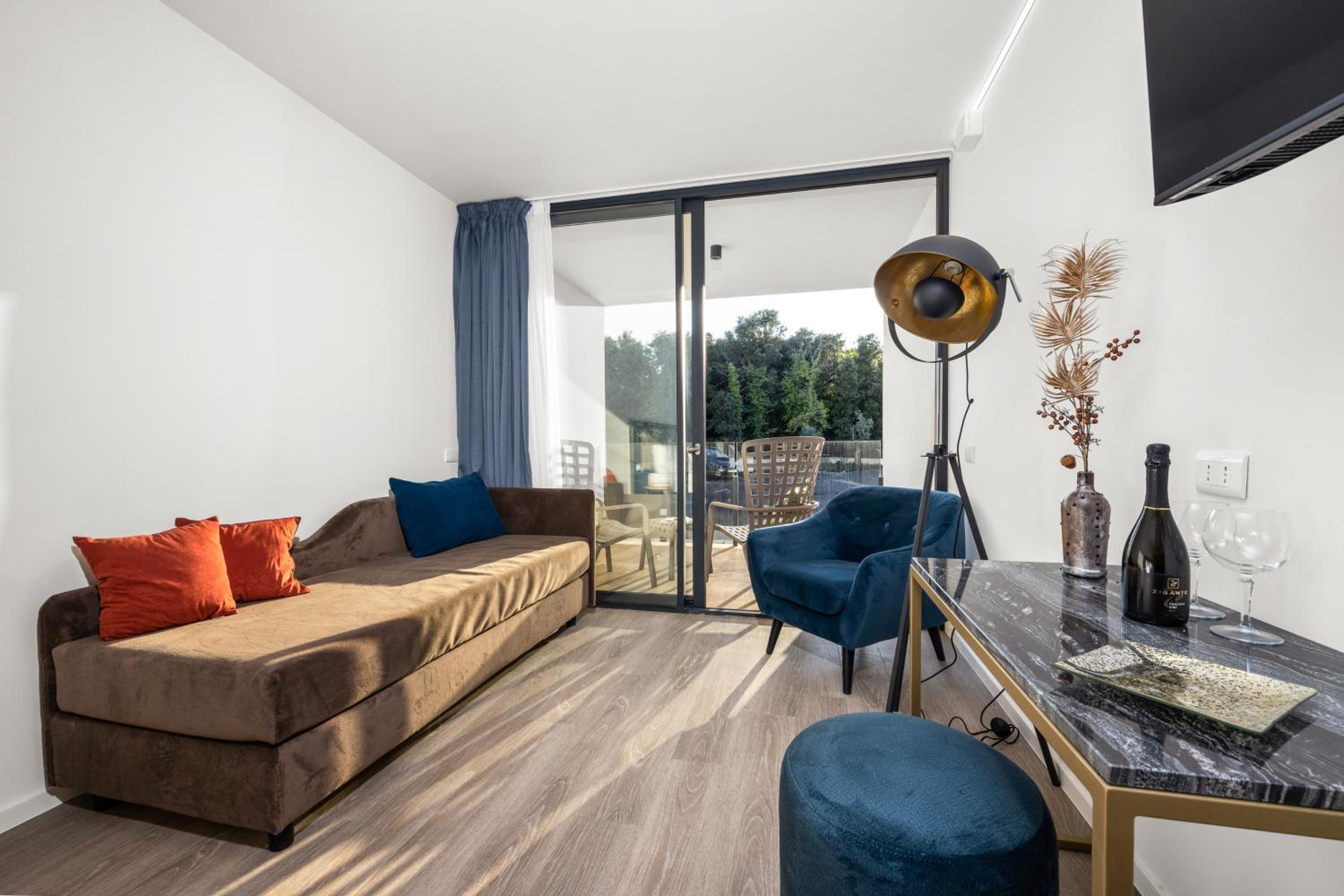 Triple Room with Balcony - Photo 2