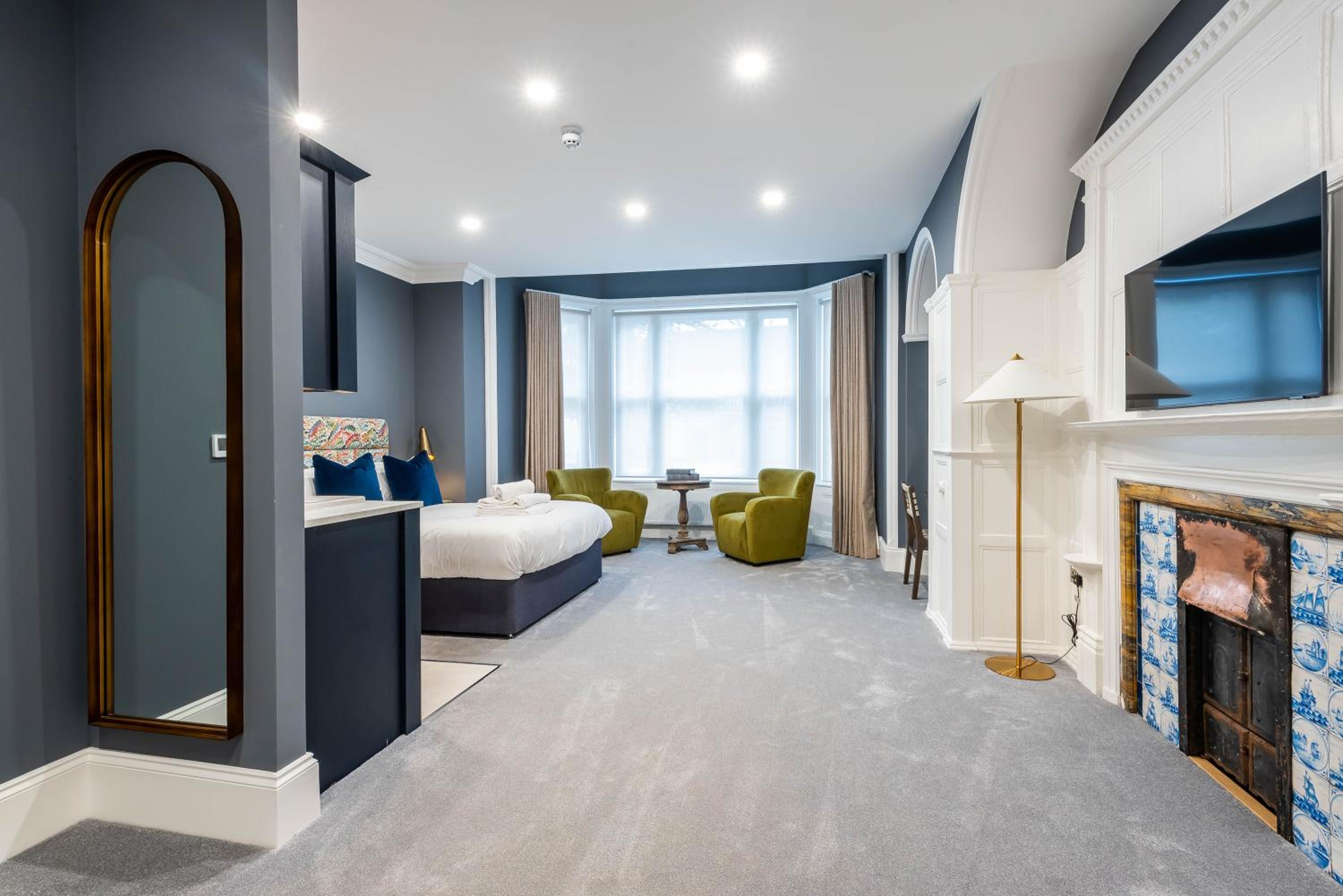 Deluxe King Suite - Photo 4