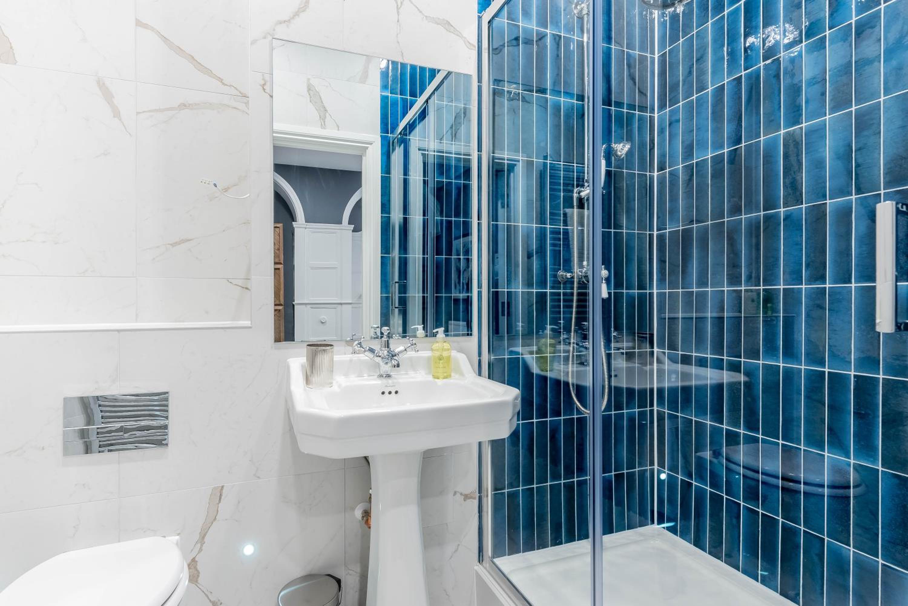 Deluxe King Suite - Photo 3