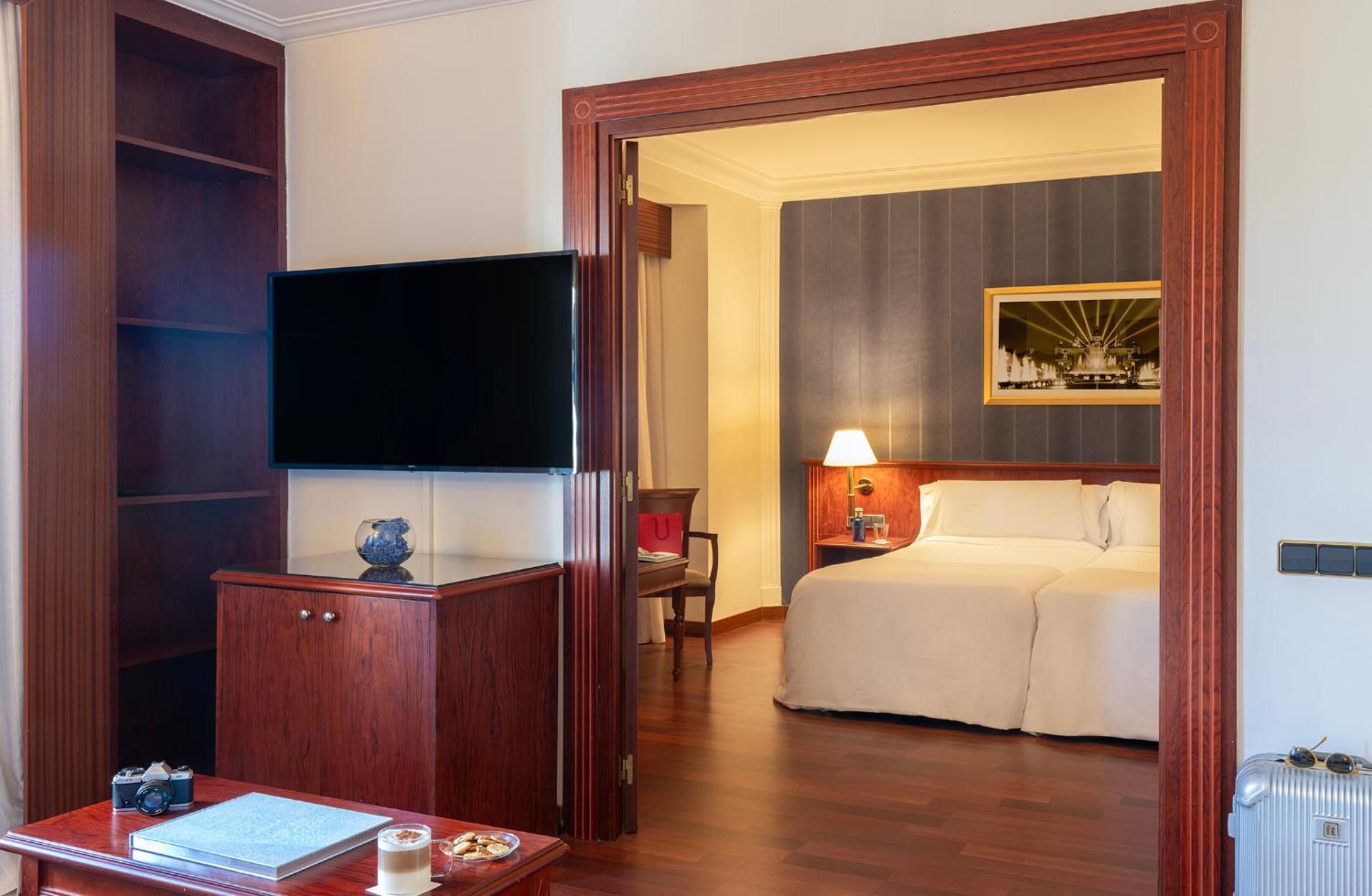 Junior Suite Twin (1-2 Adults)