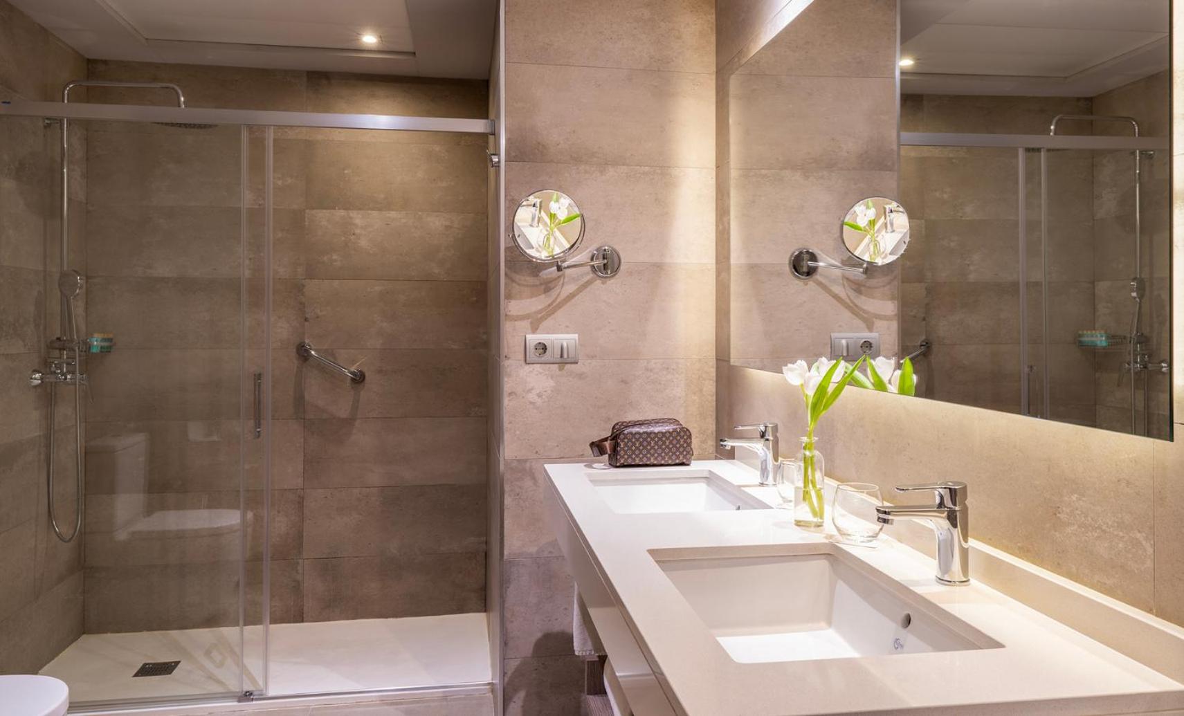 Junior Suite Twin (1-2 Adults)