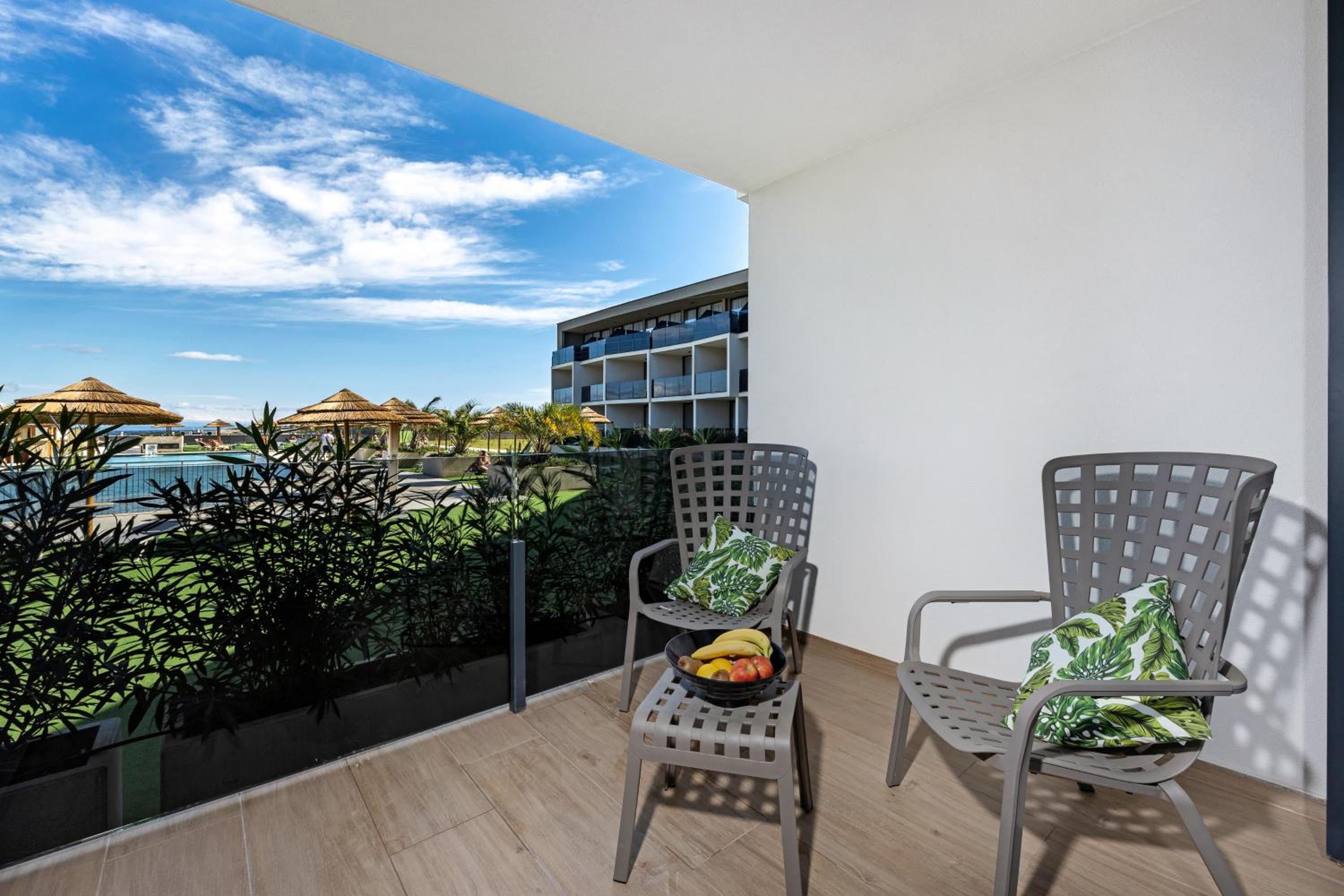 Superior Quadruple Room with Balcony - Pool Side  - Photo 11