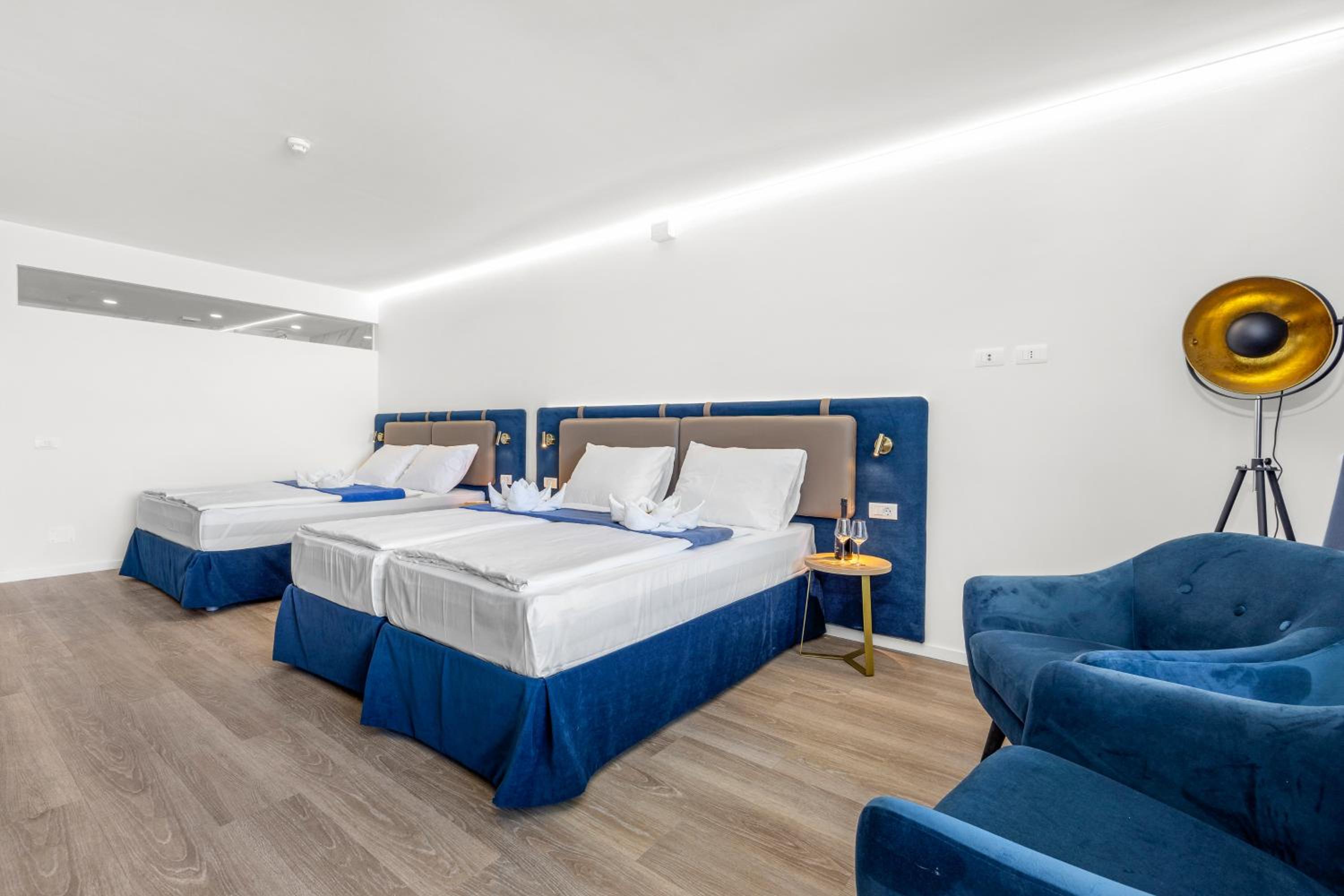 Superior Quadruple Room with Balcony - Pool Side  - Photo 1
