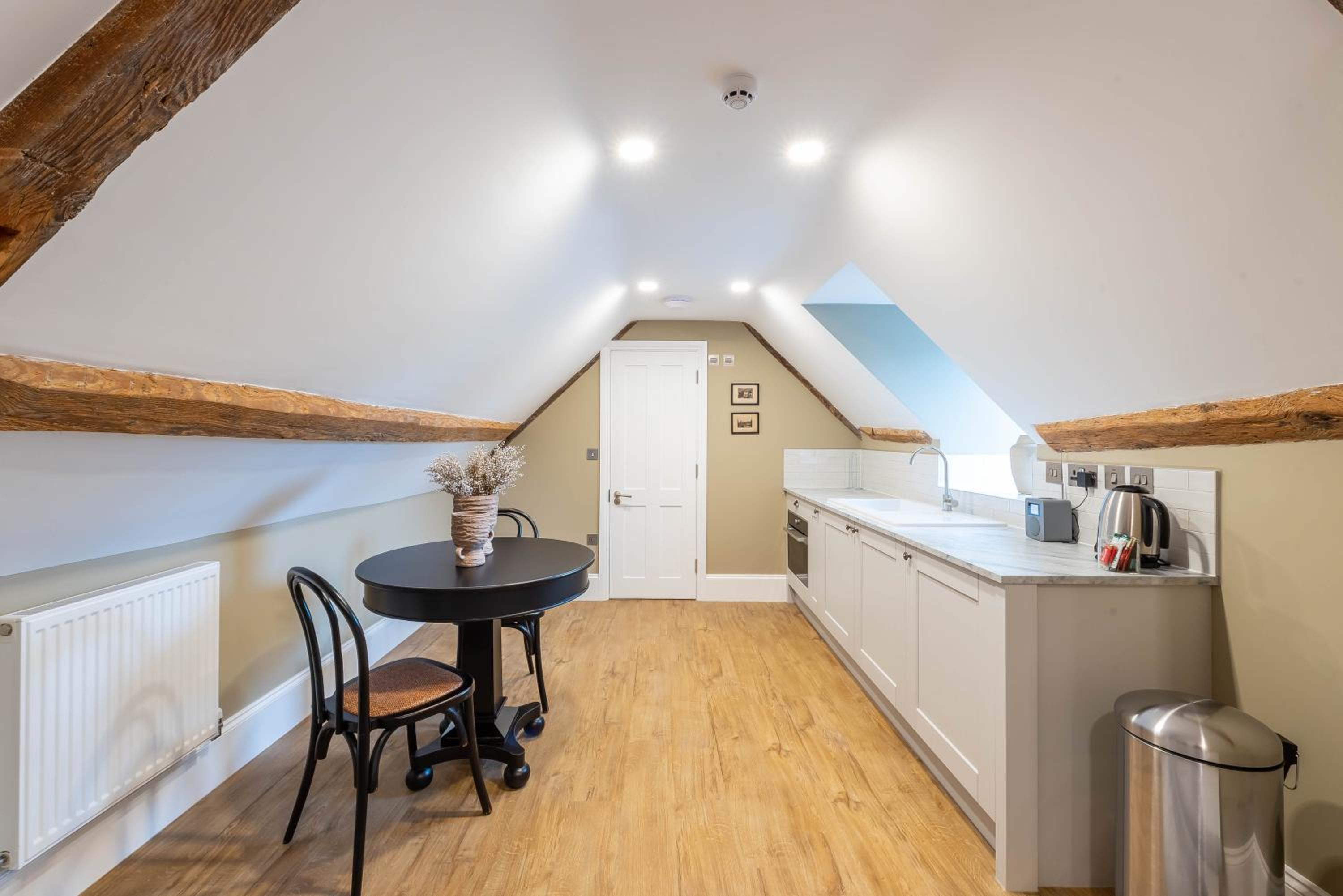 Executive Suite - Photo 2