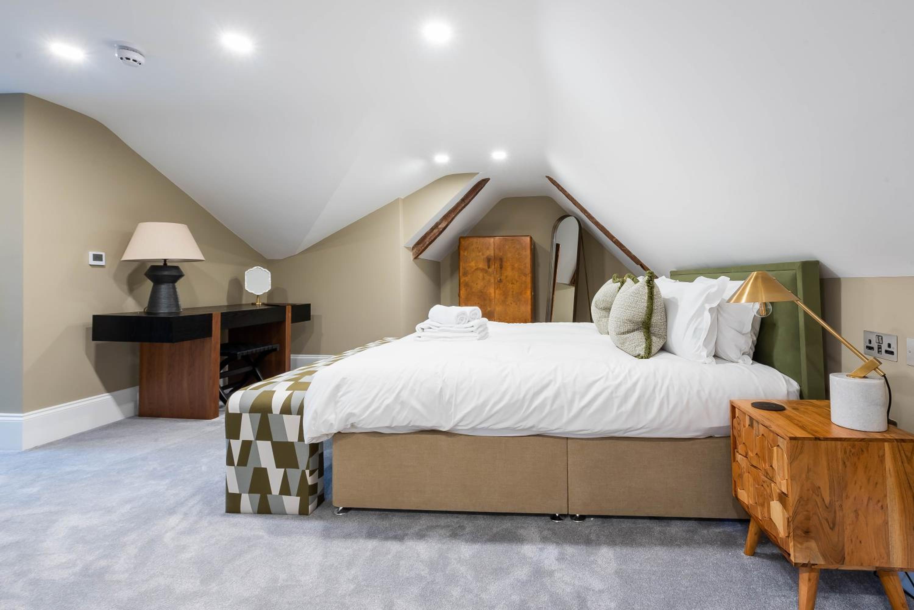 Executive Suite - Photo 5