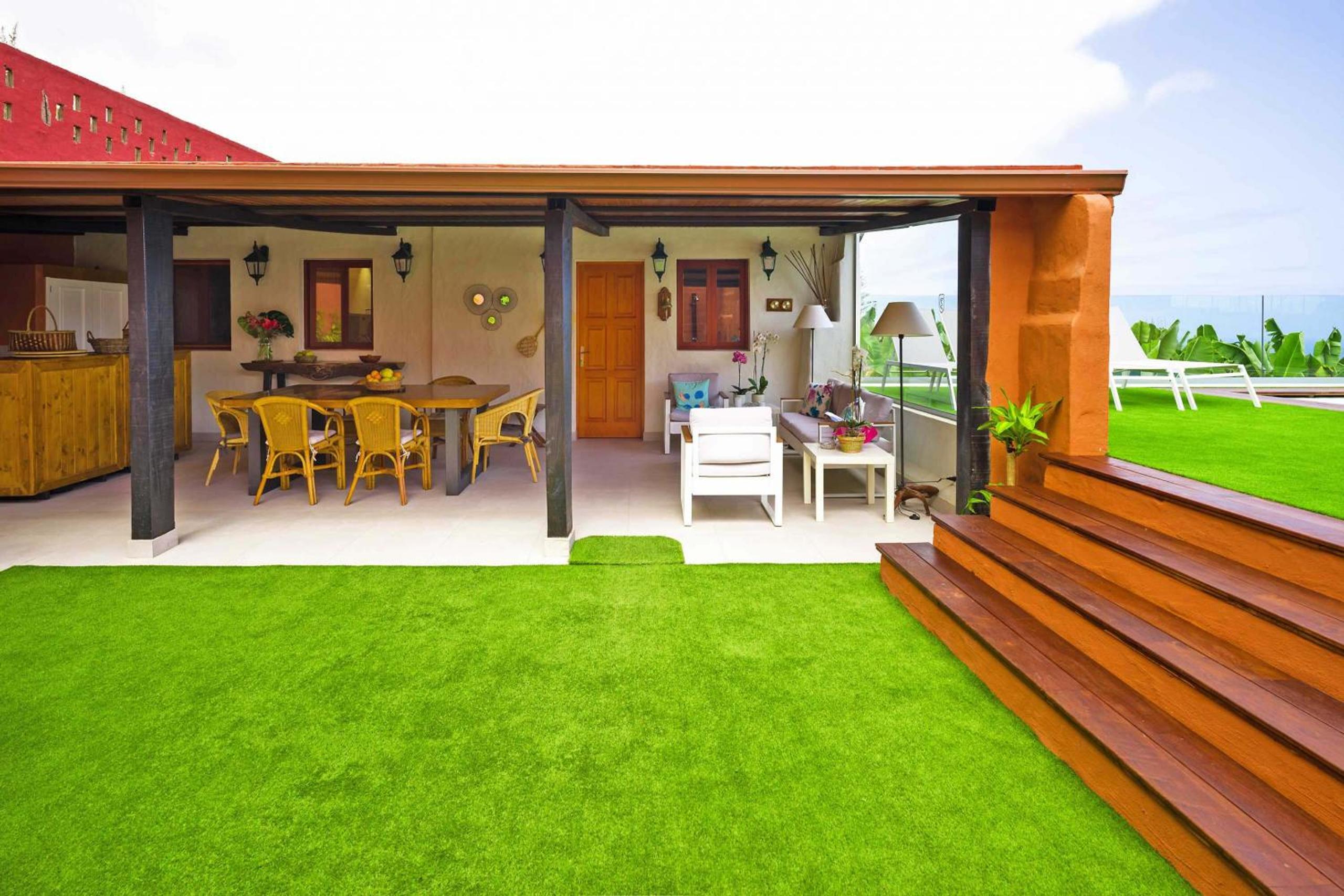 Three-Bedroom House photo 3