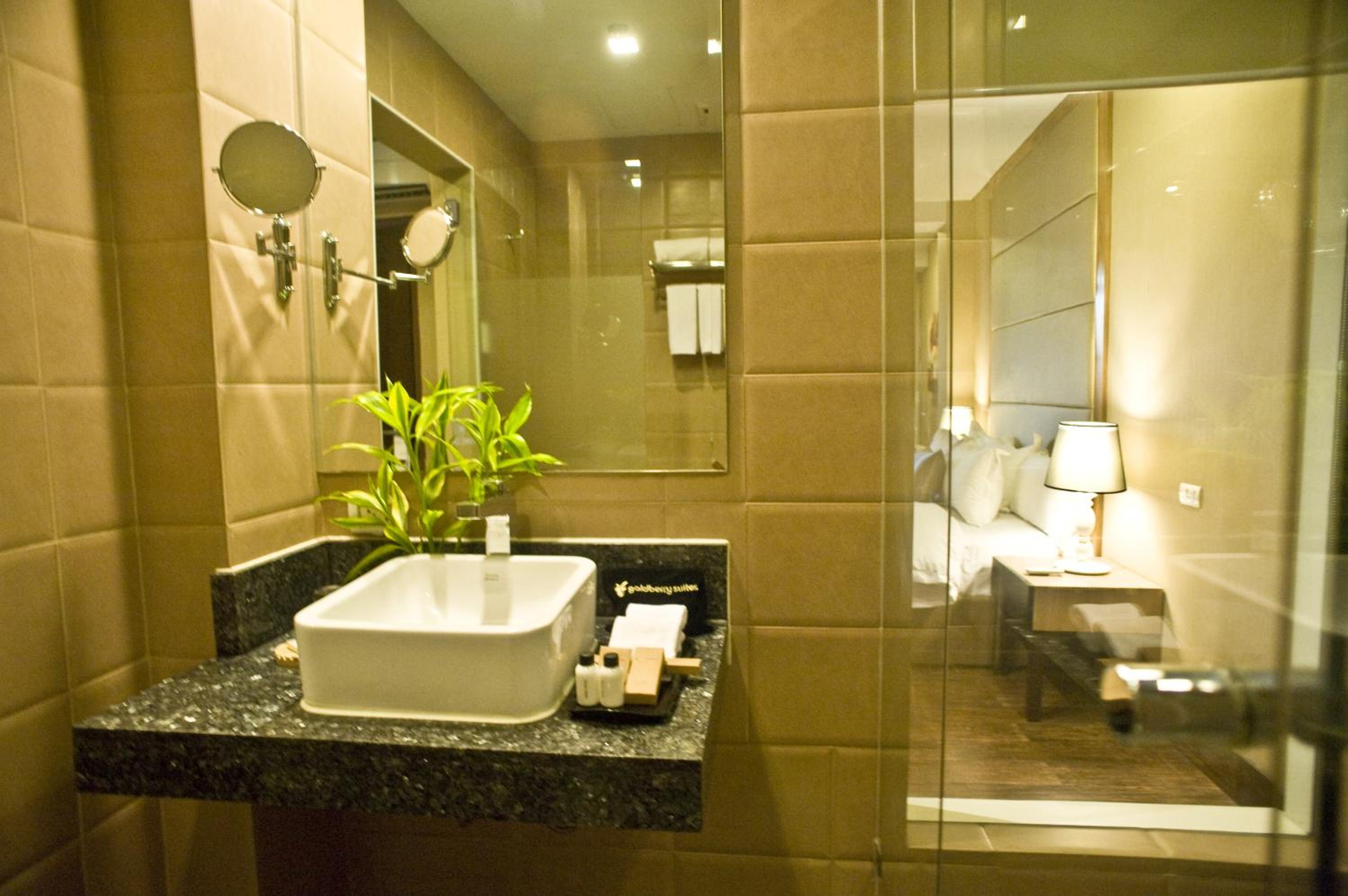 Suite - Photo 5