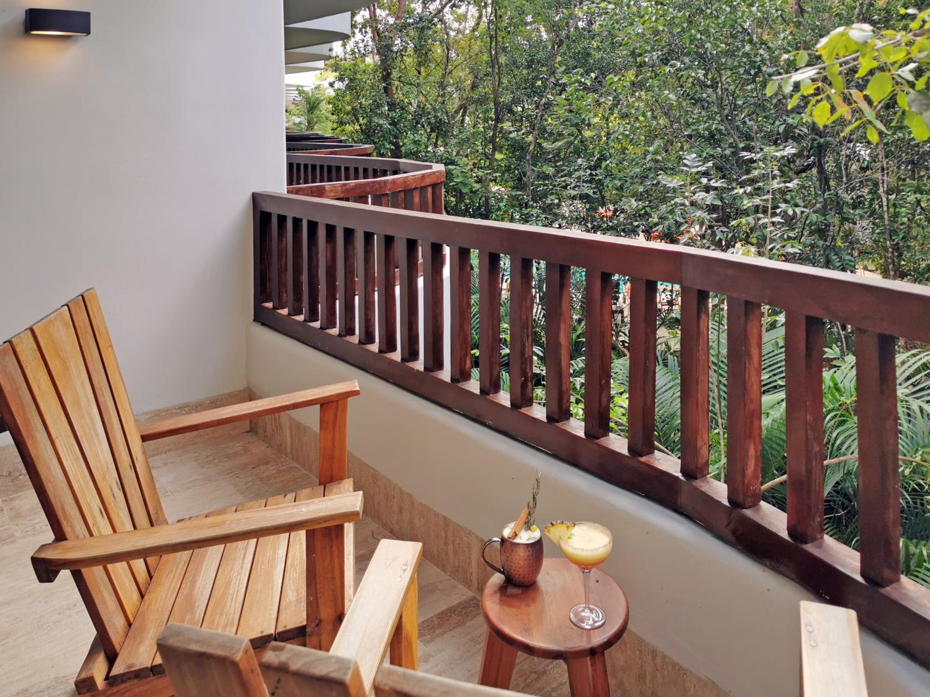 Premium Queen Room with Balcony - Non-Smoking photo 2