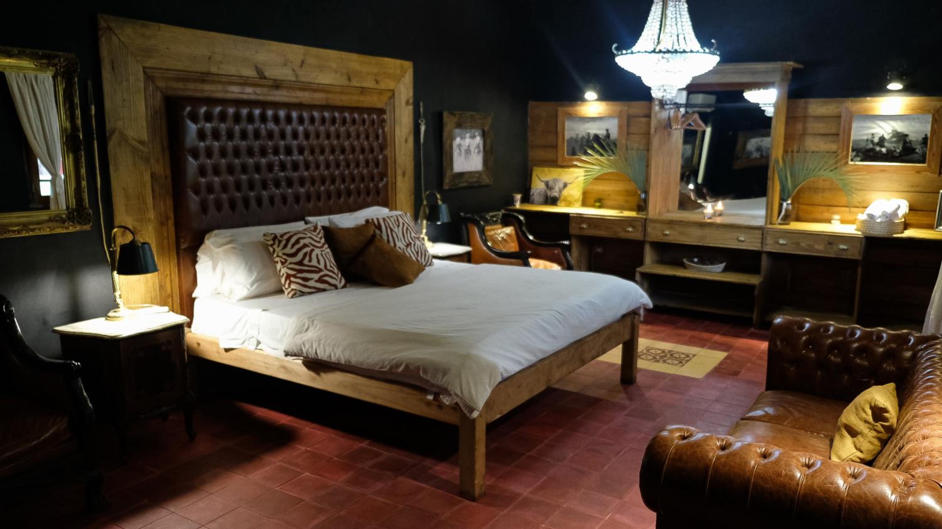 Deluxe King Suite photo 3