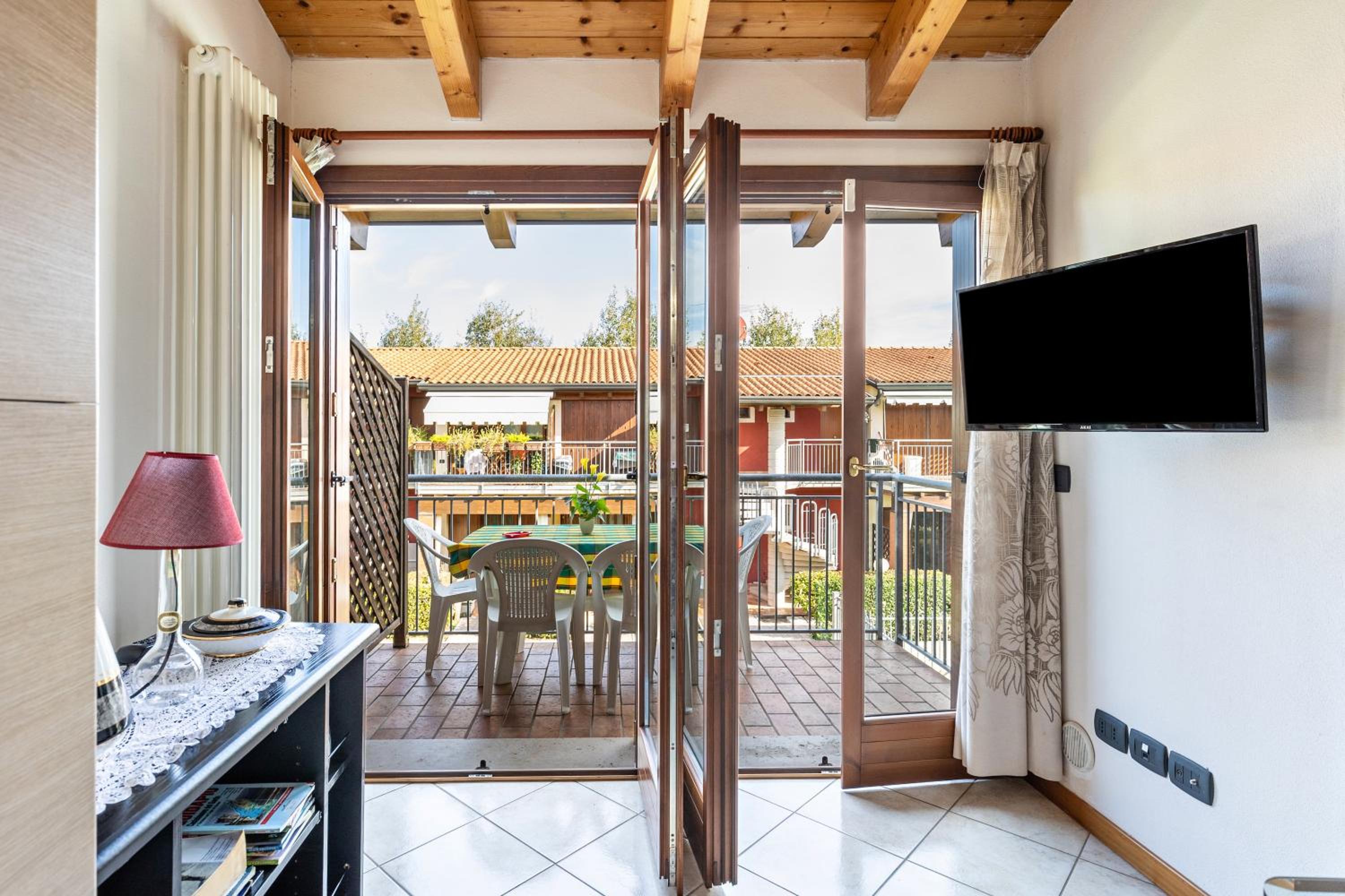 Two-Bedroom Deluxe Apartment with Garden View photo 1