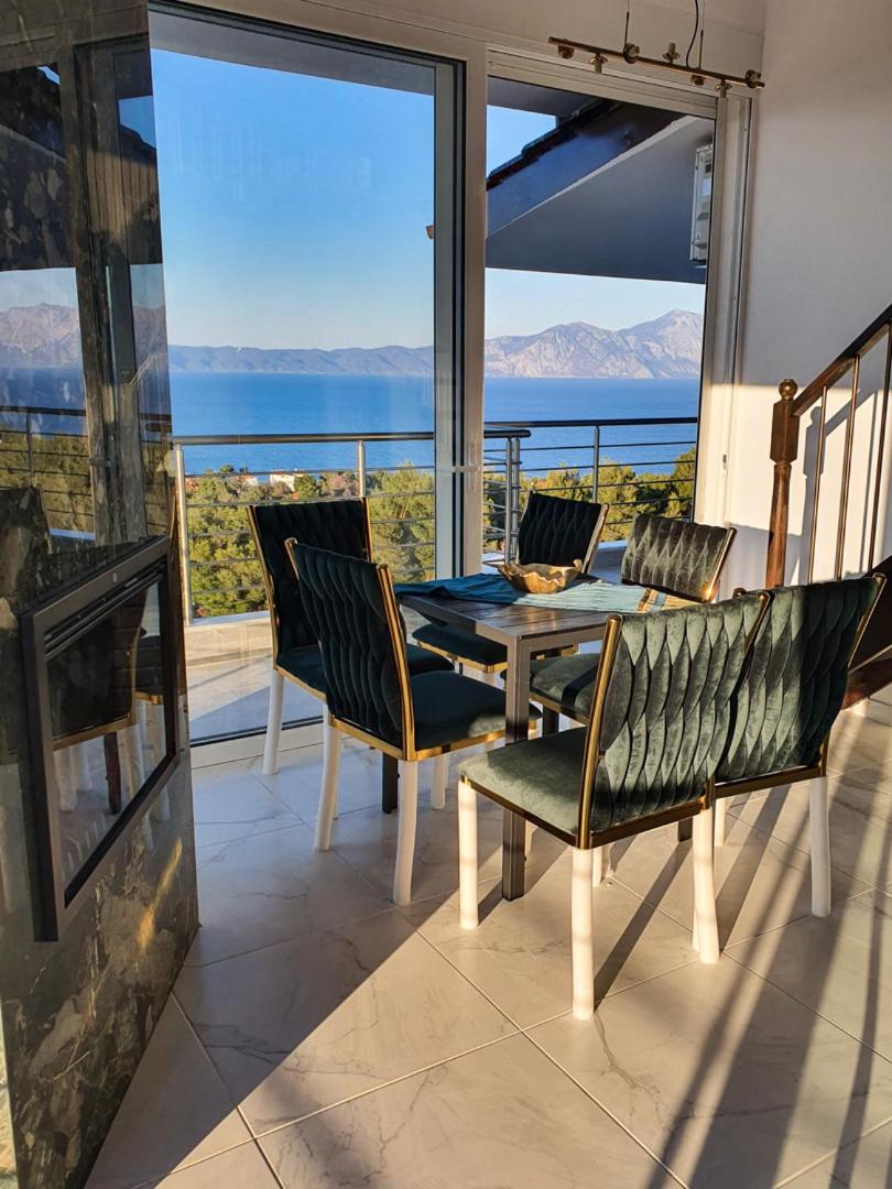 Deluxe Suite with Sea View photo 2