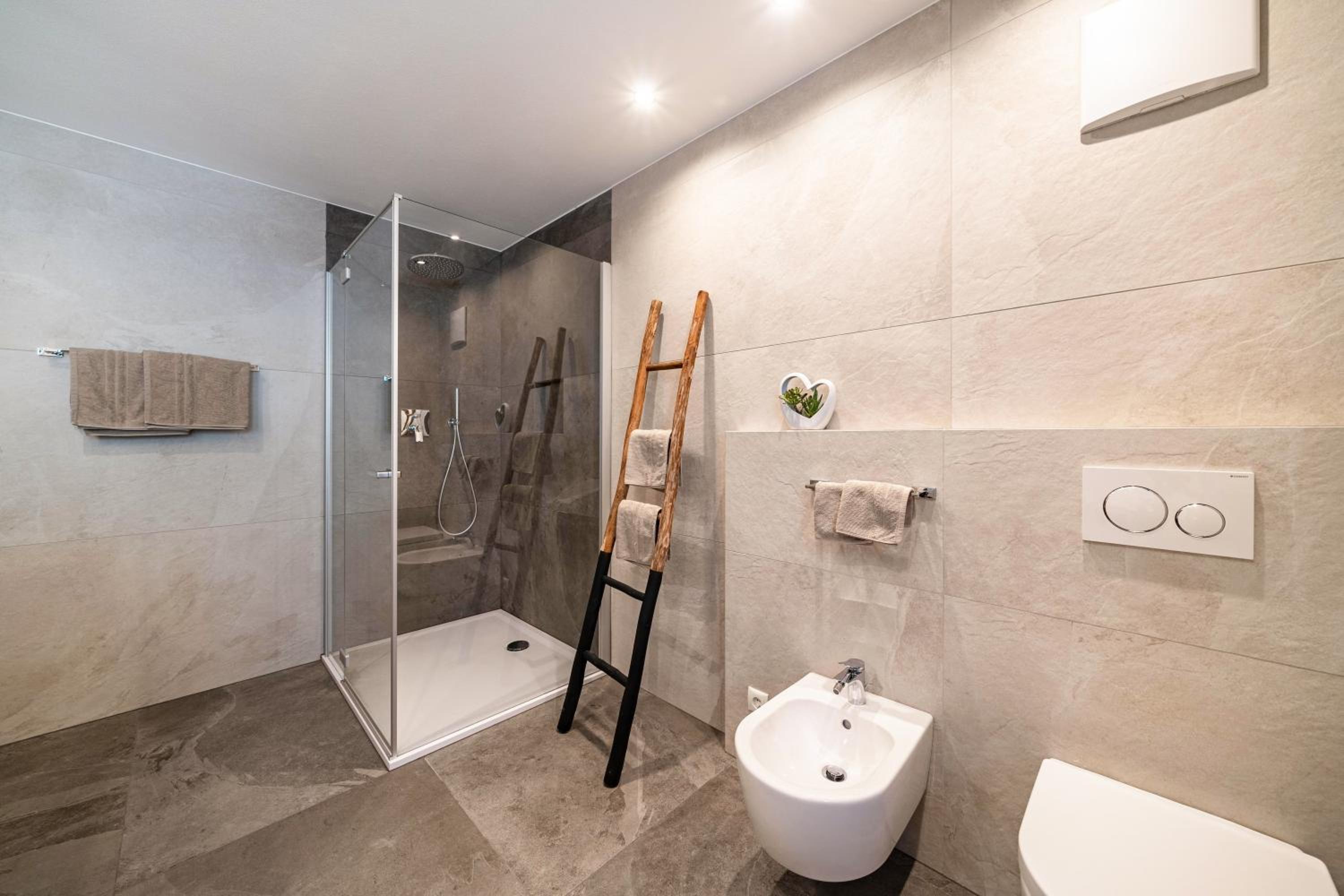 Two-Bedroom Deluxe Apartment with Garden View photo 2