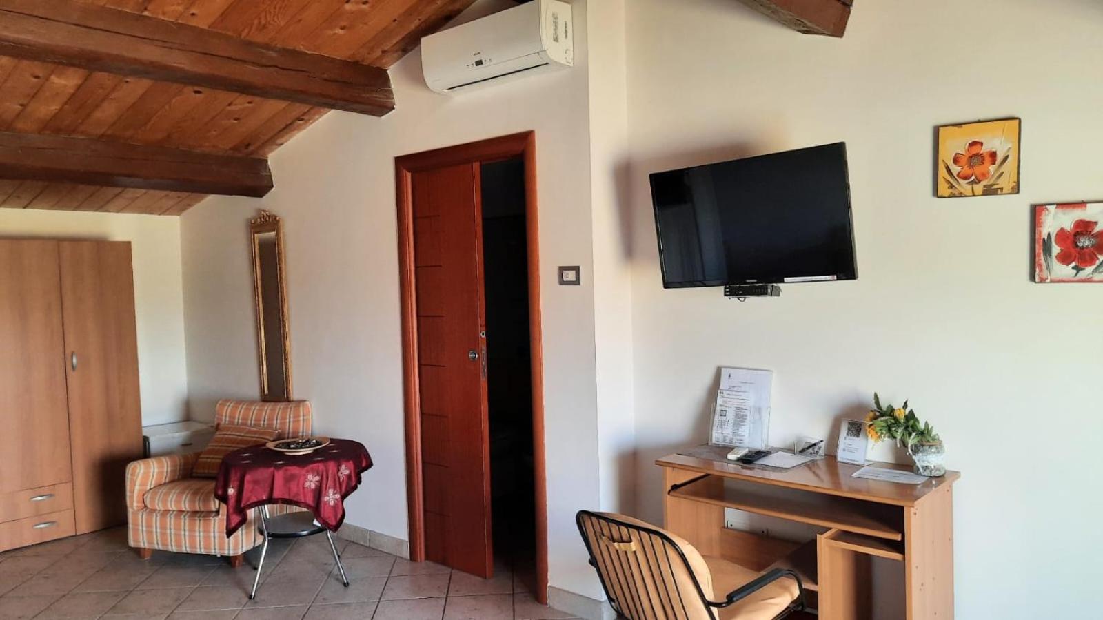 Triple Room with Terrace photo 3