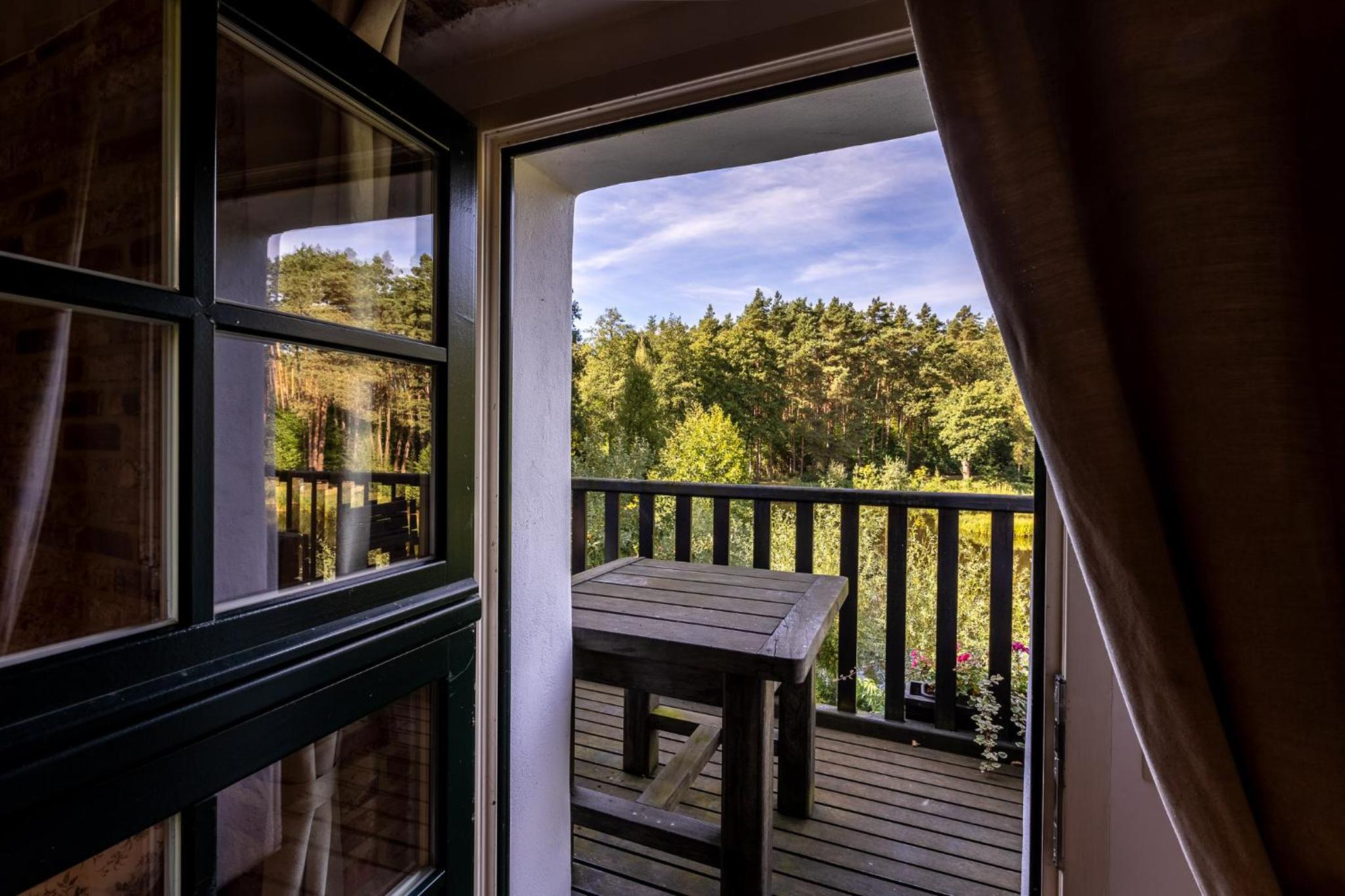 Junior Suite with Balcony - Photo 17