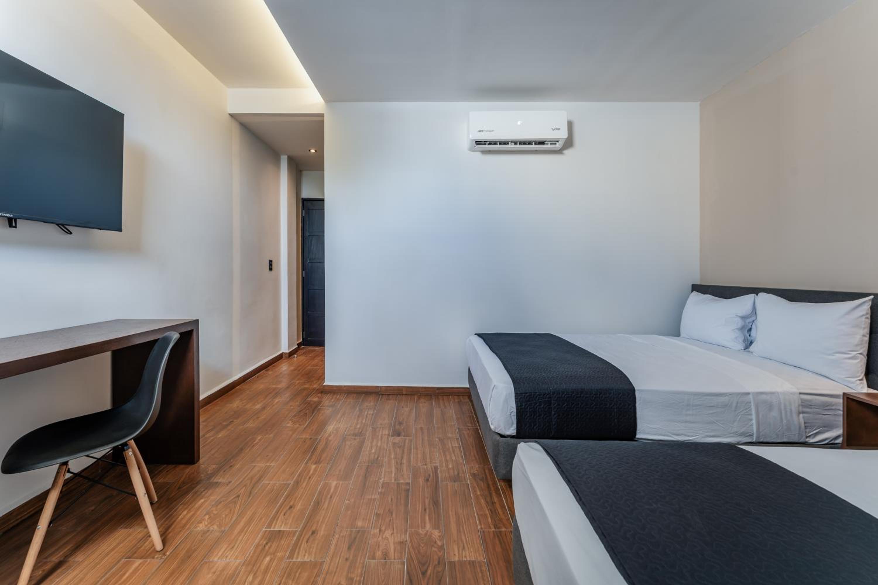 Twin Room - Photo 3