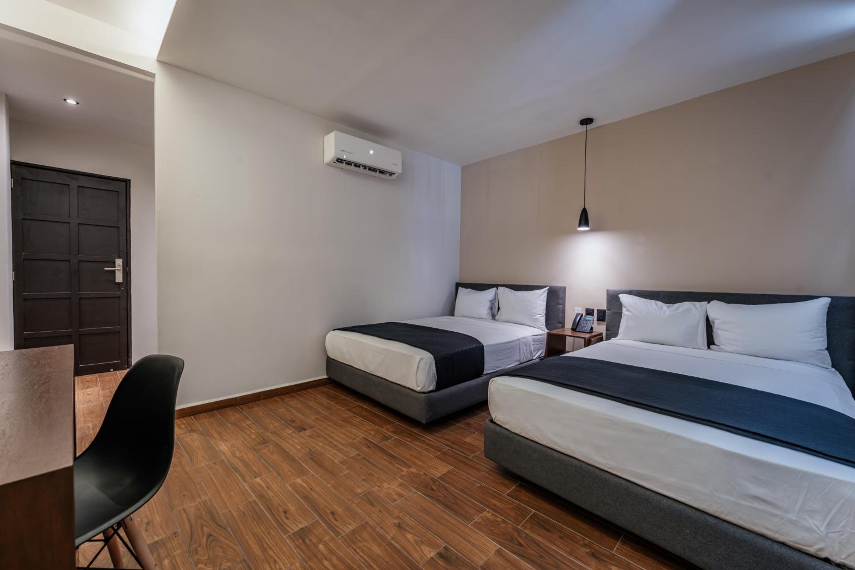 Twin Room - Photo 7