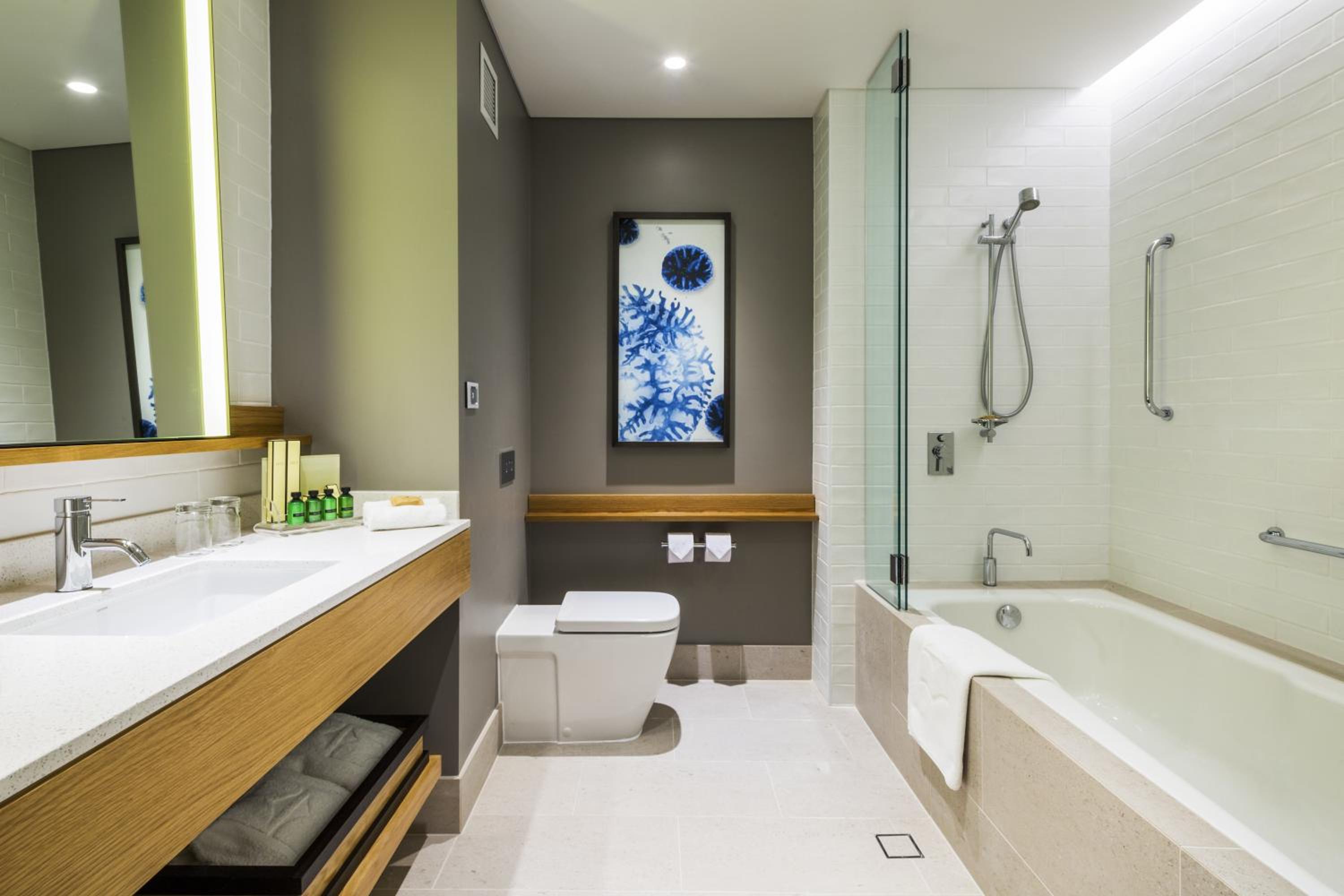 Executive Marina Room - Photo 12