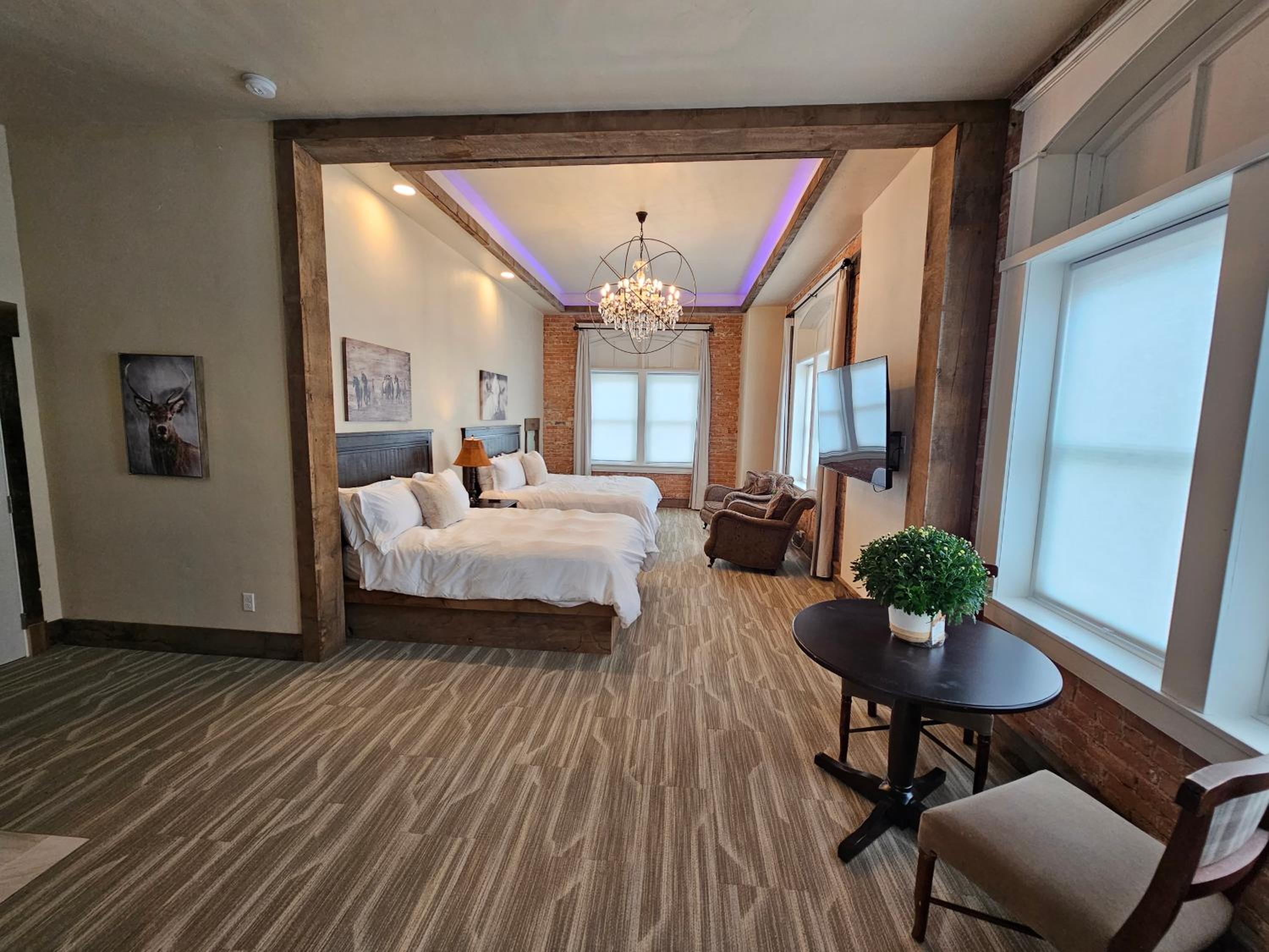 Executive Suite - Photo 9