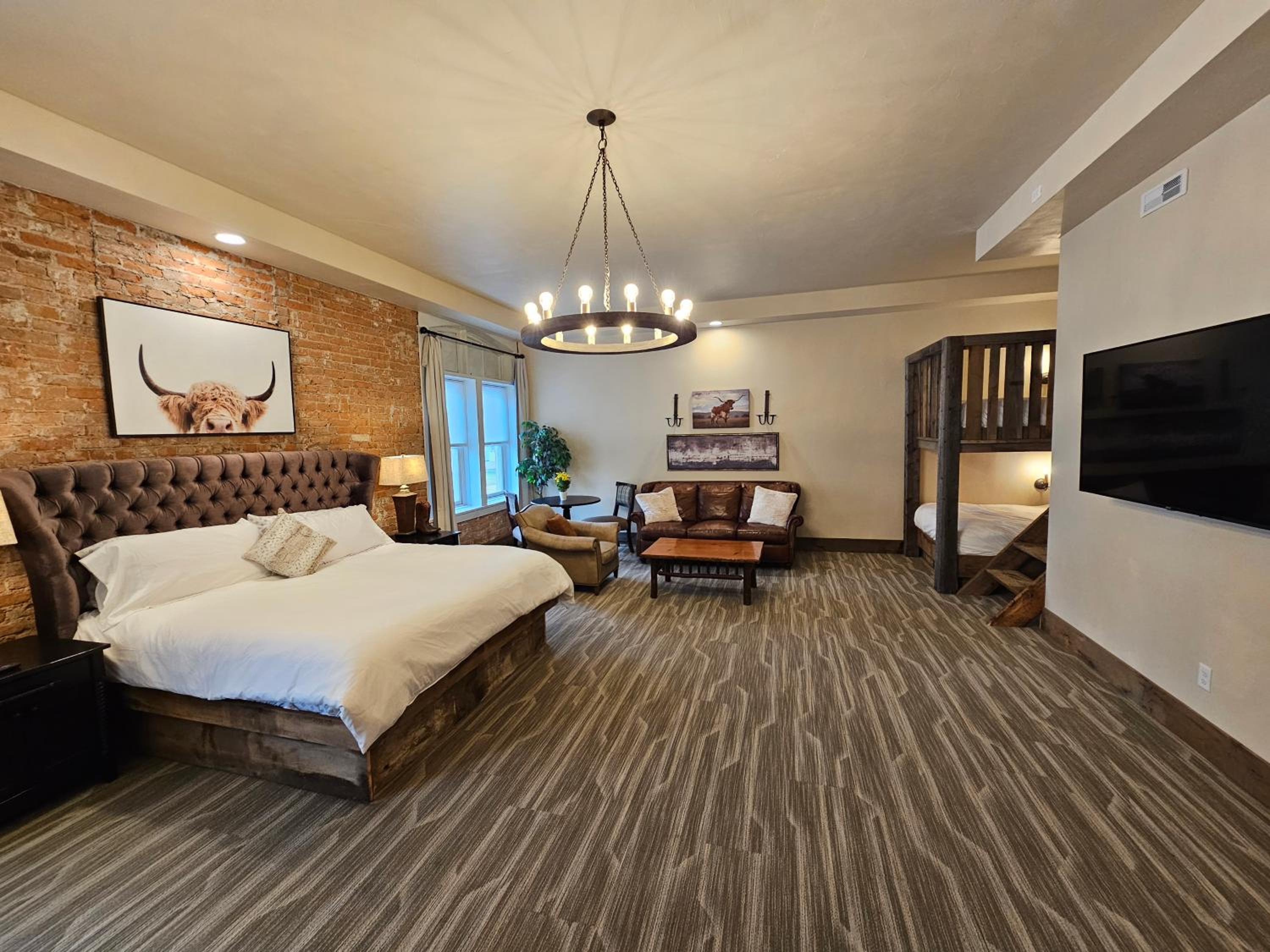 Deluxe Suite - Photo 2