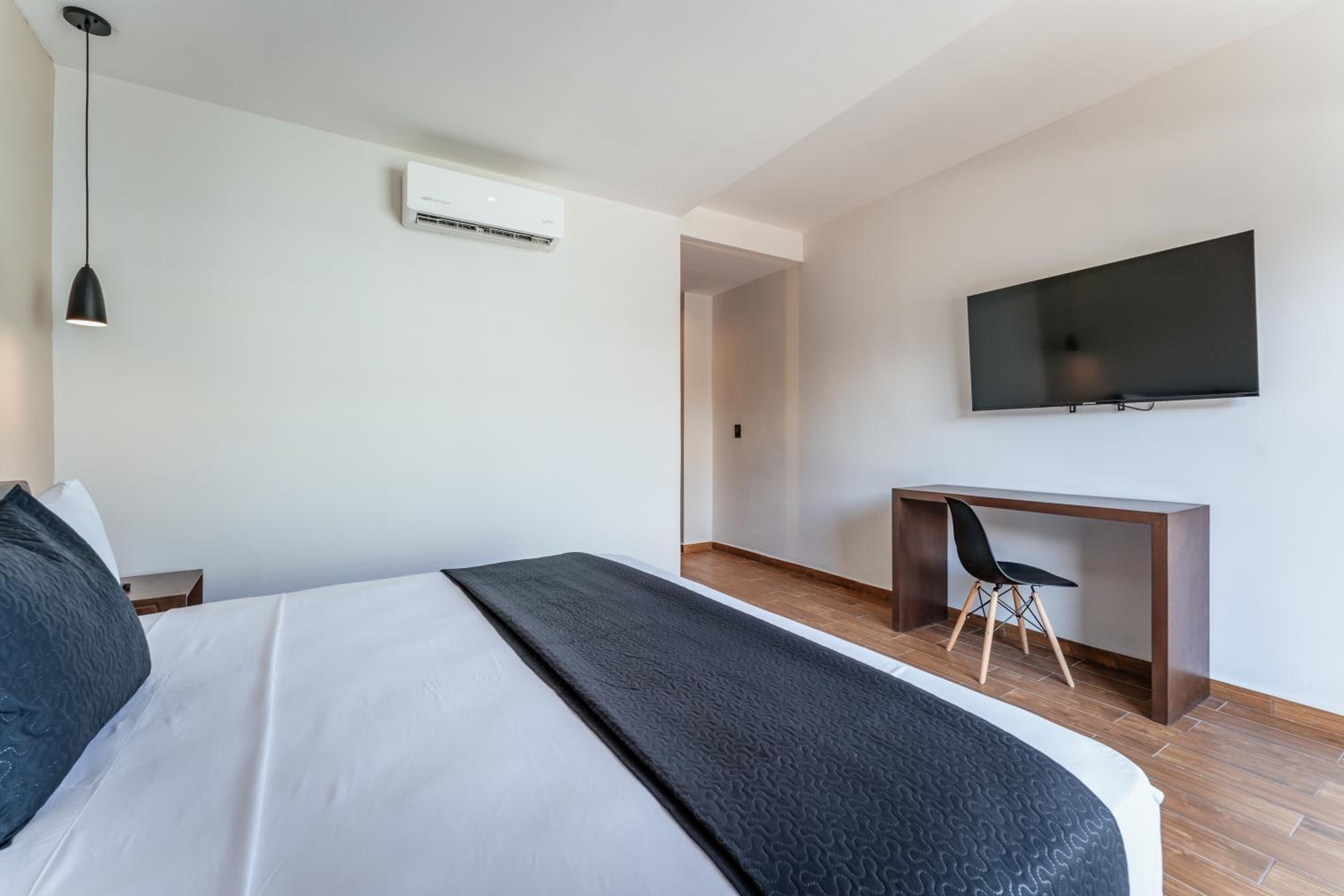 Deluxe King Room photo 3