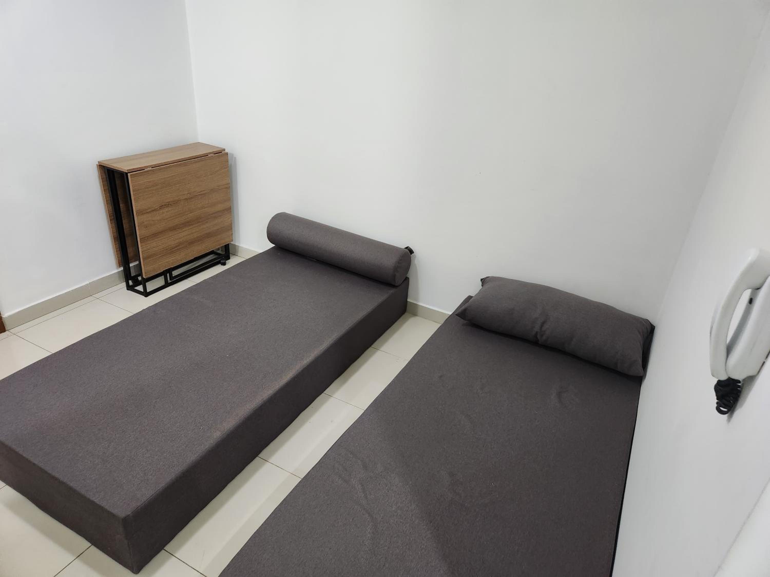 One-Bedroom Apartment photo 1