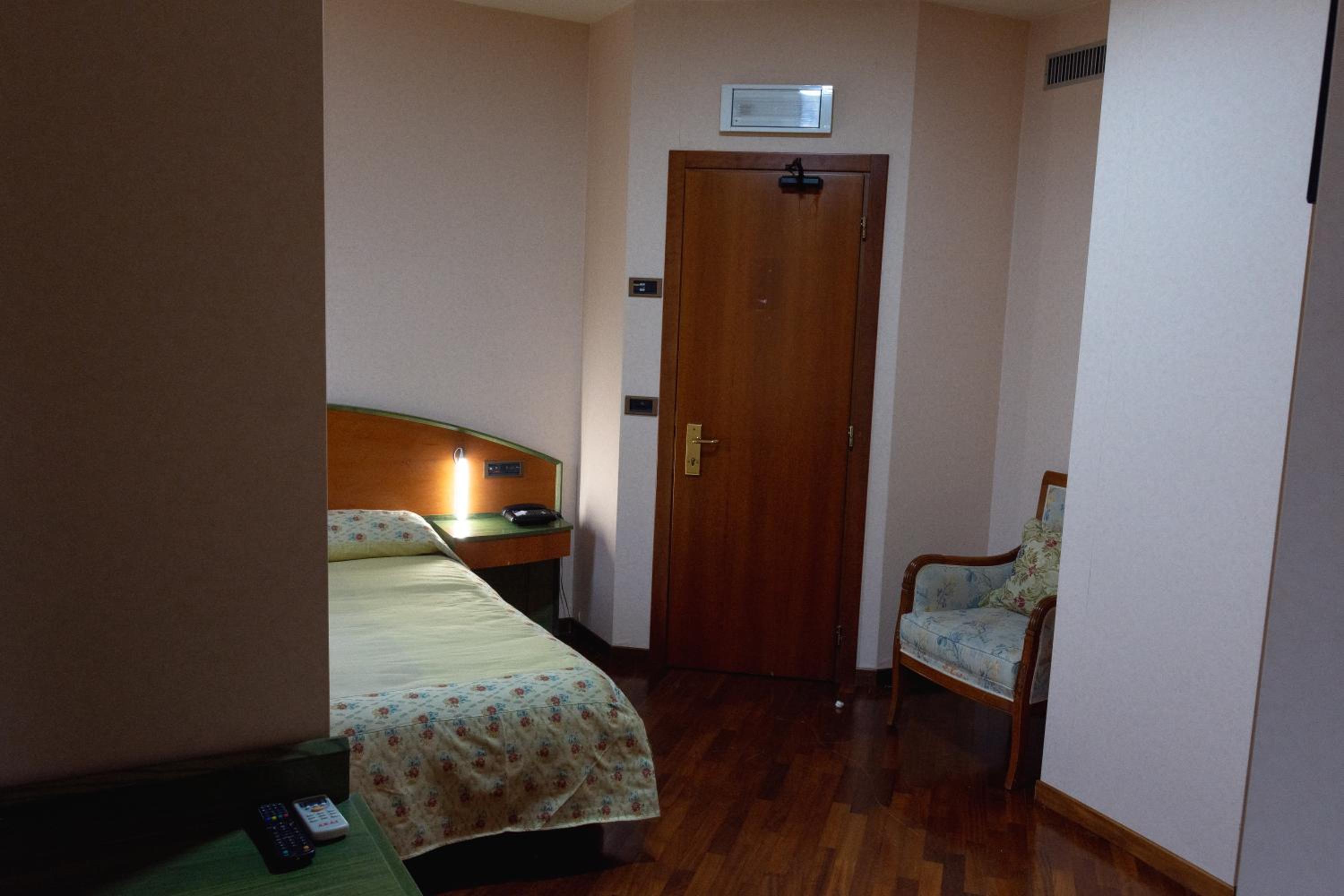 Standard Double Room photo 3