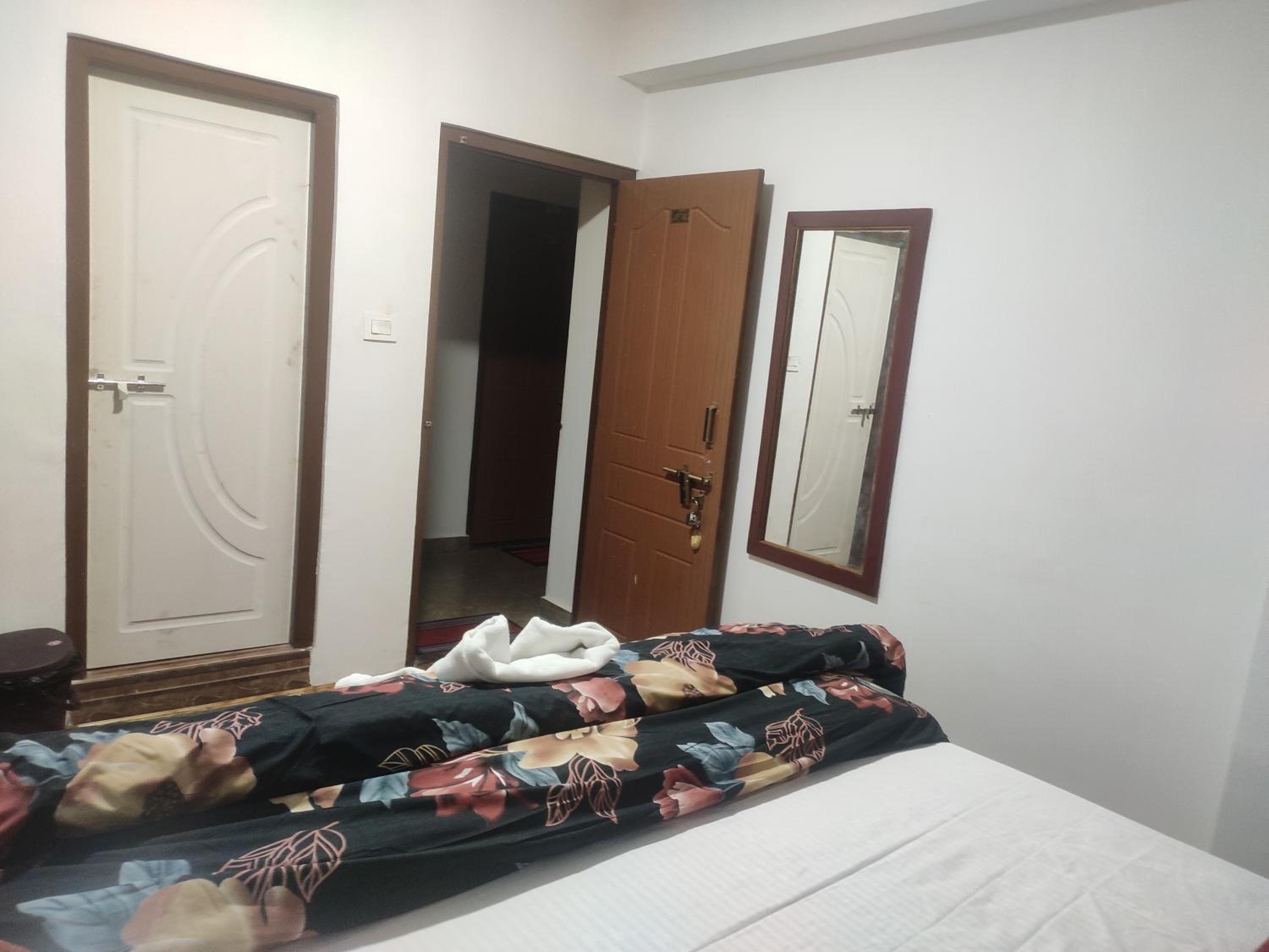 Budget Double Room - Photo 3