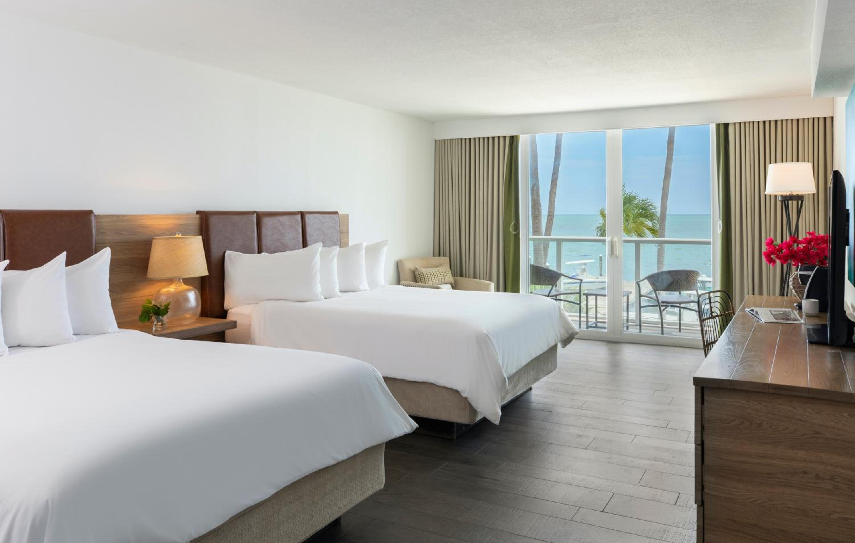 Oceanfront Queen Room - Photo 2