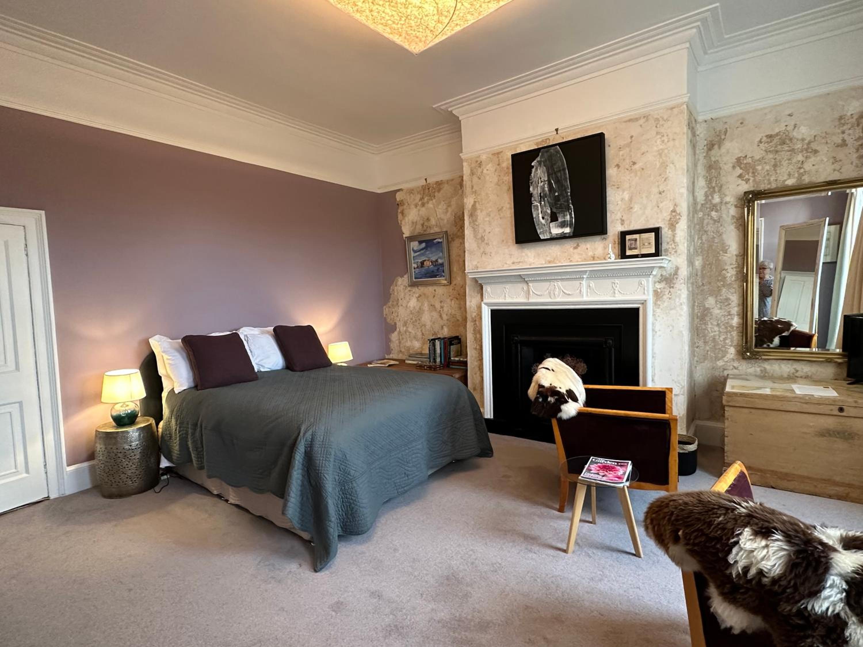 Deluxe Double Room (2 Adults + 1 Child) photo 1
