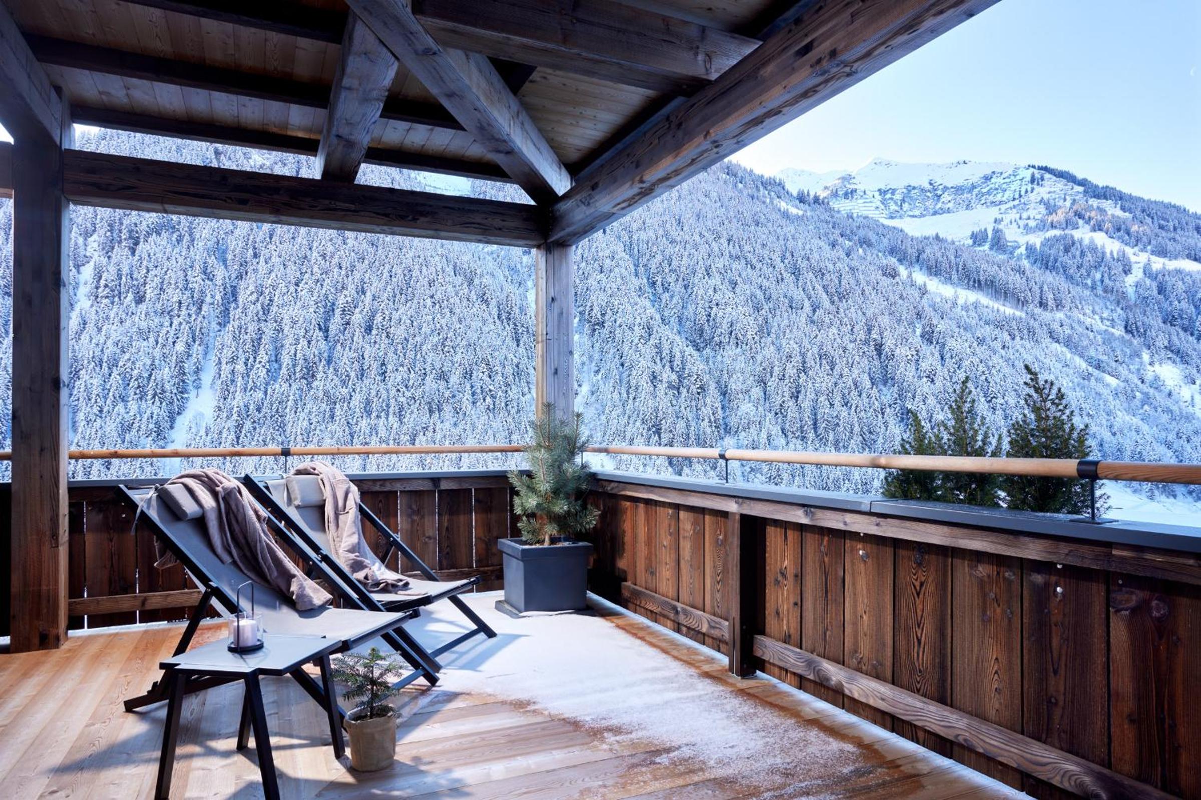 Apartment with Mountain View