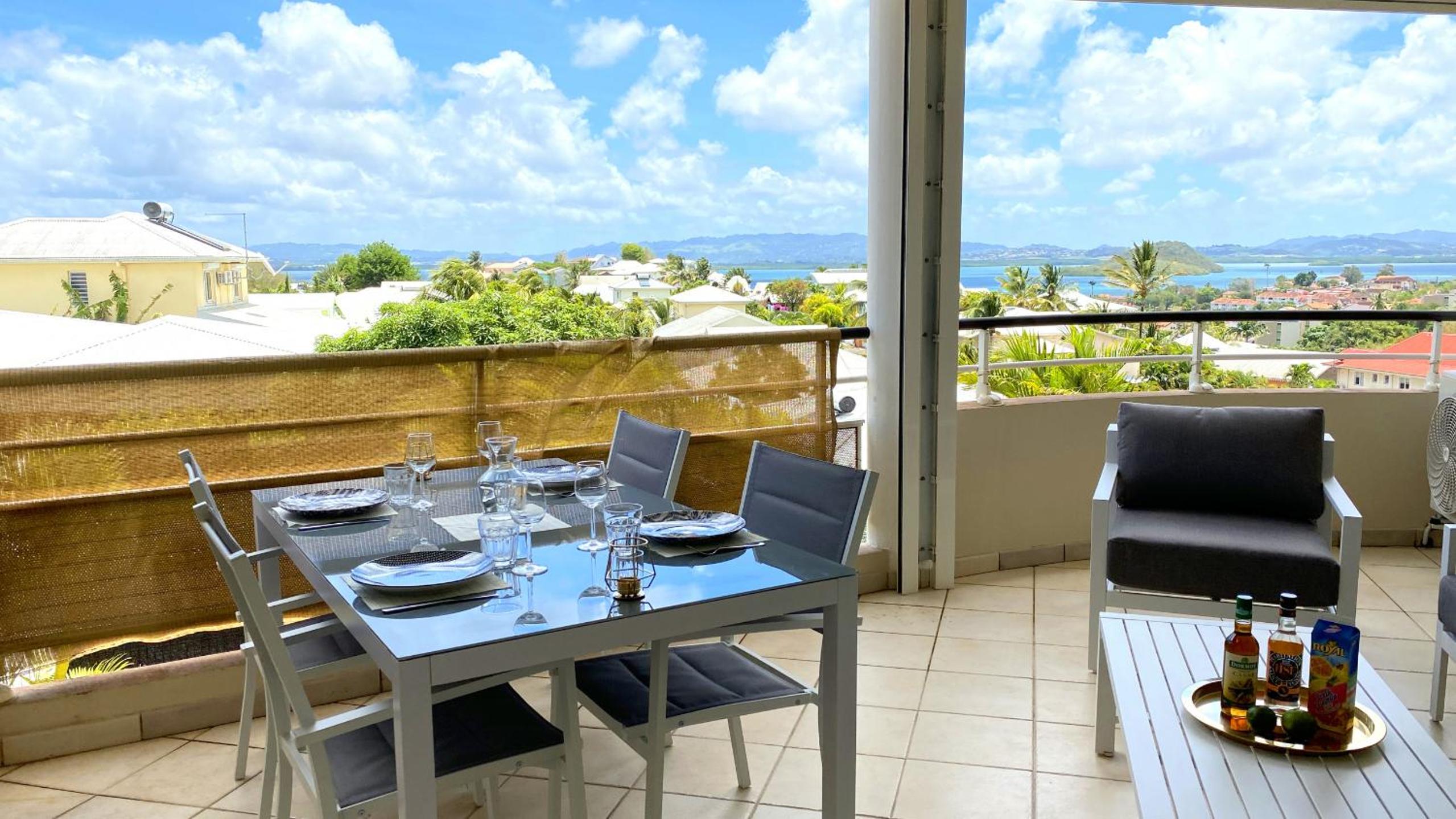 Two-Bedroom Apartment with Terrace and Sea View photo 3