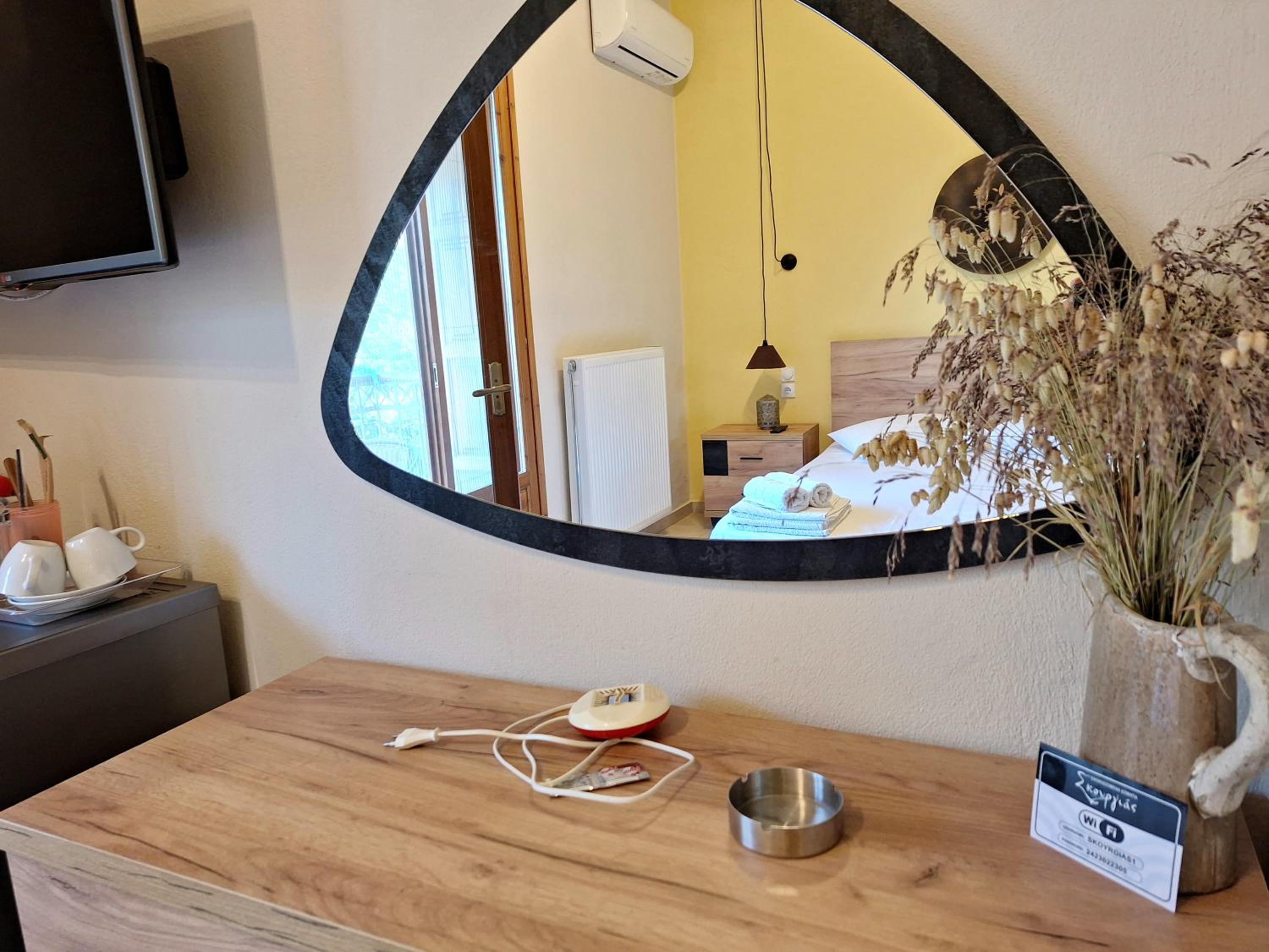 Double Room with Garden View - Photo 3
