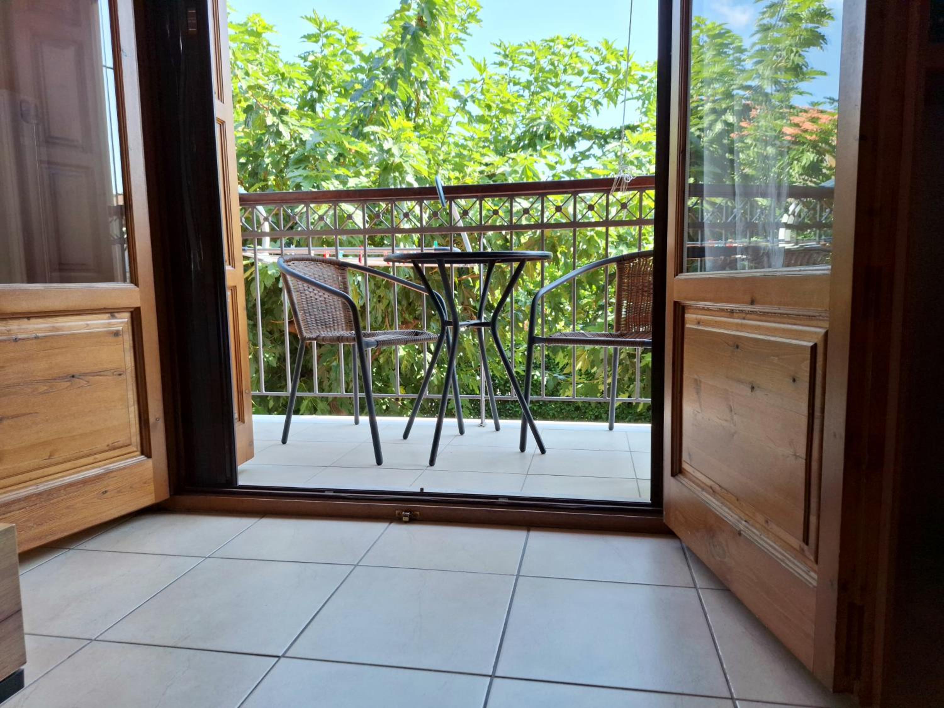 Double Room with Garden View - Photo 12