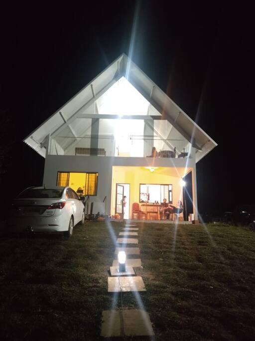 Three-Bedroom House photo 2