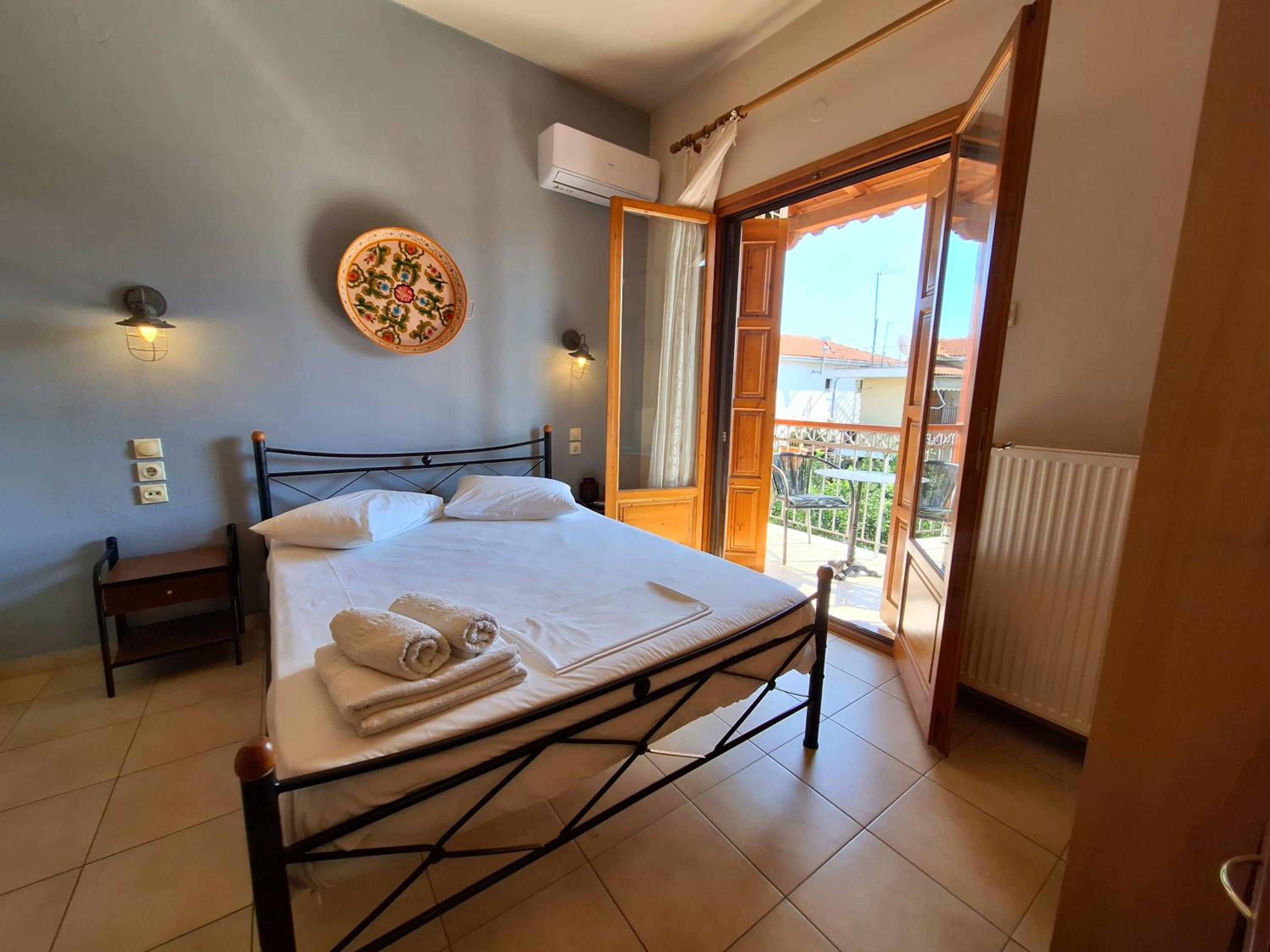Small Double Room photo 3