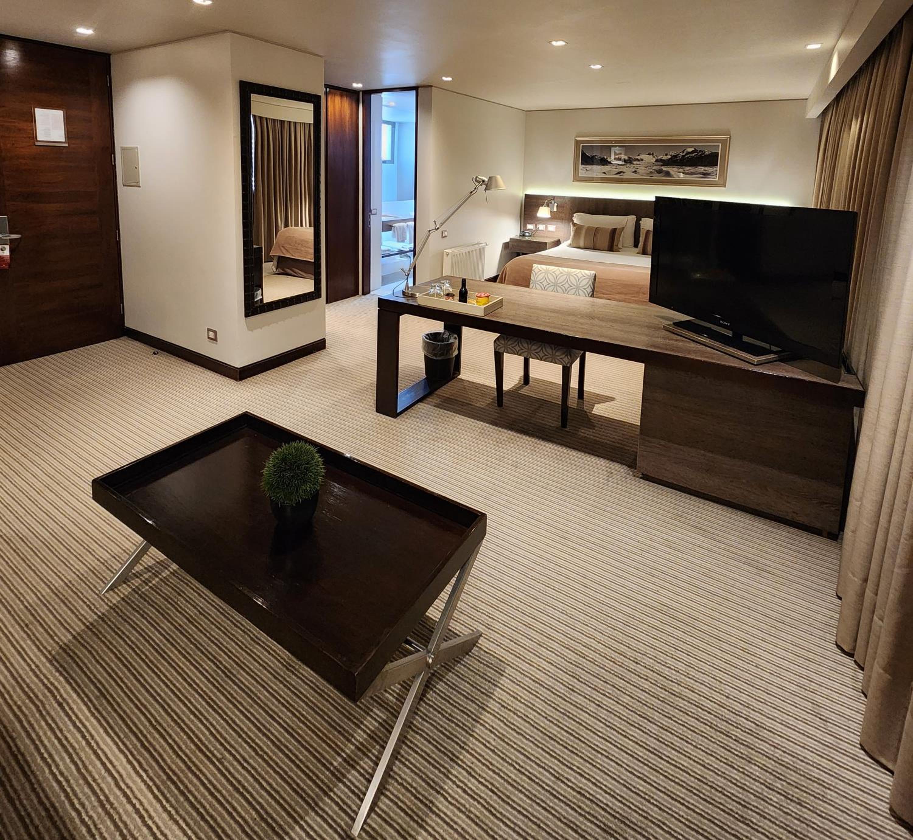 Suite - Photo 8