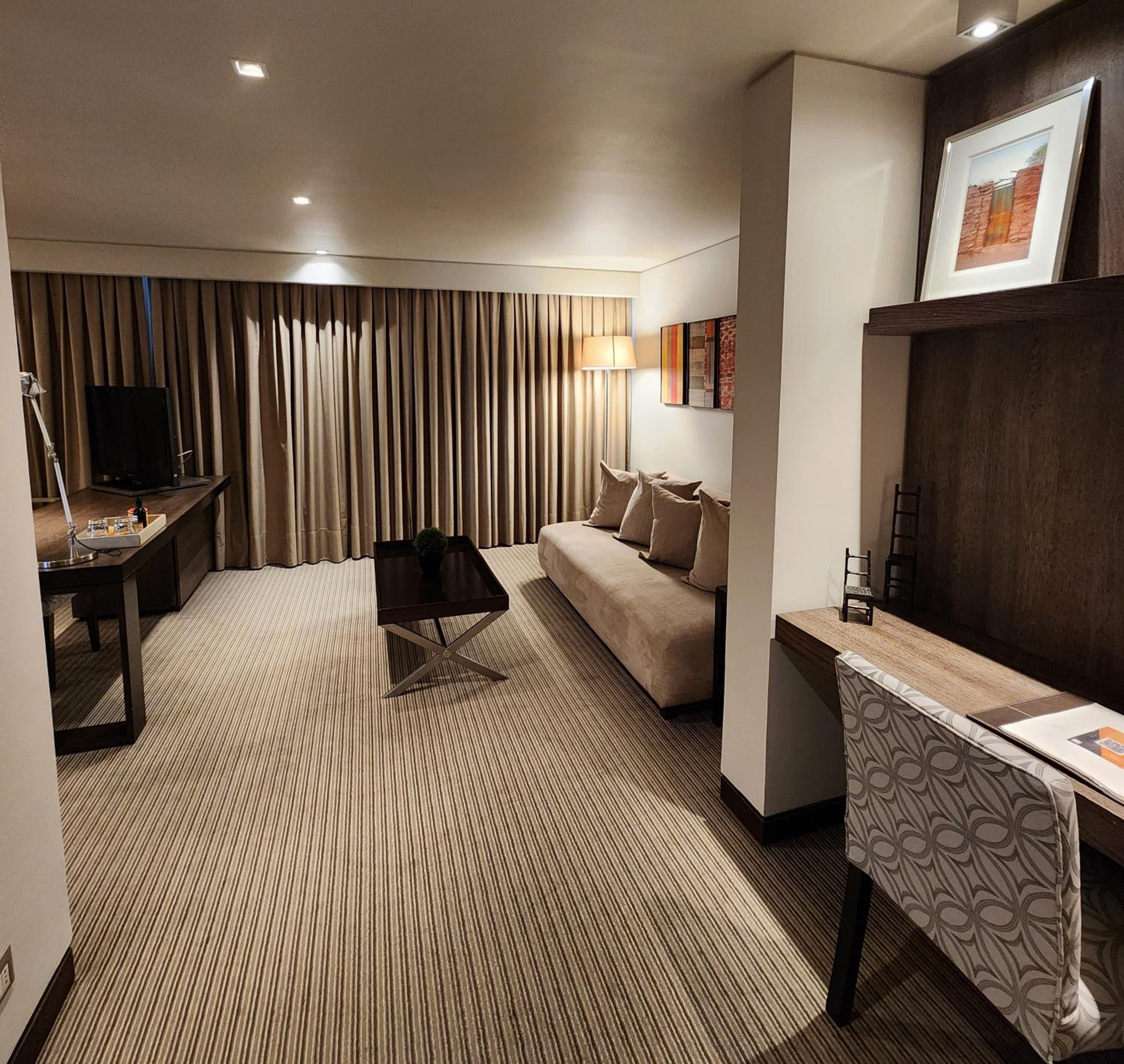 Suite - Photo 5