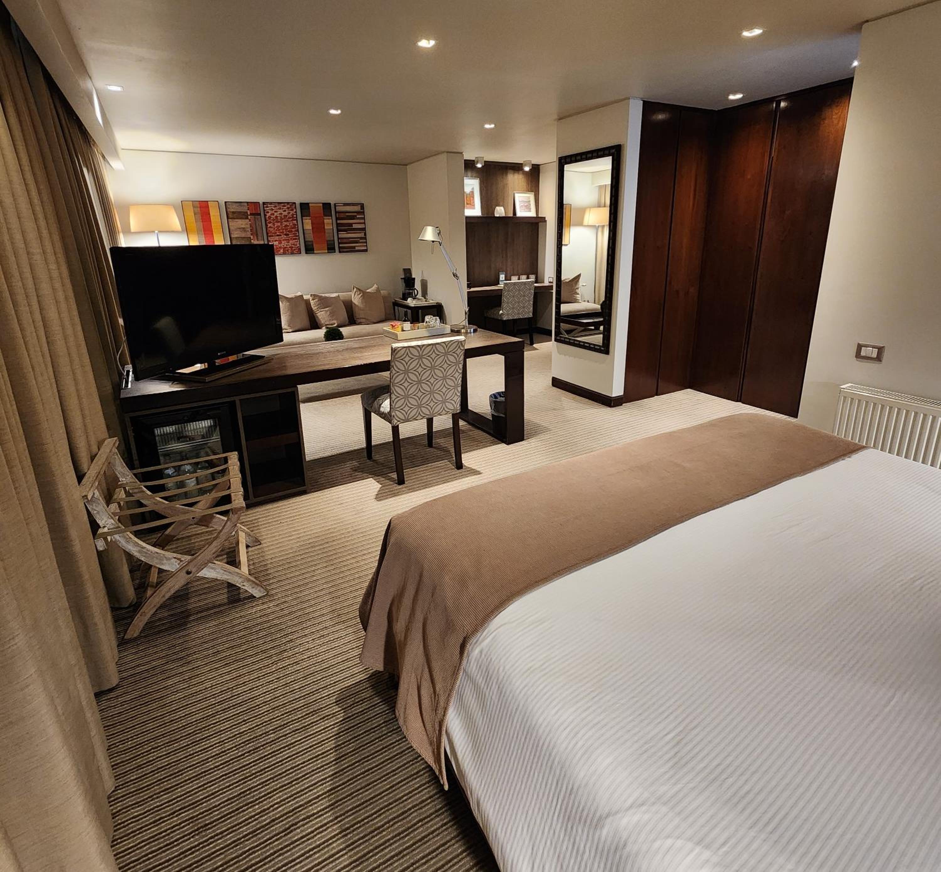 Suite - Photo 10