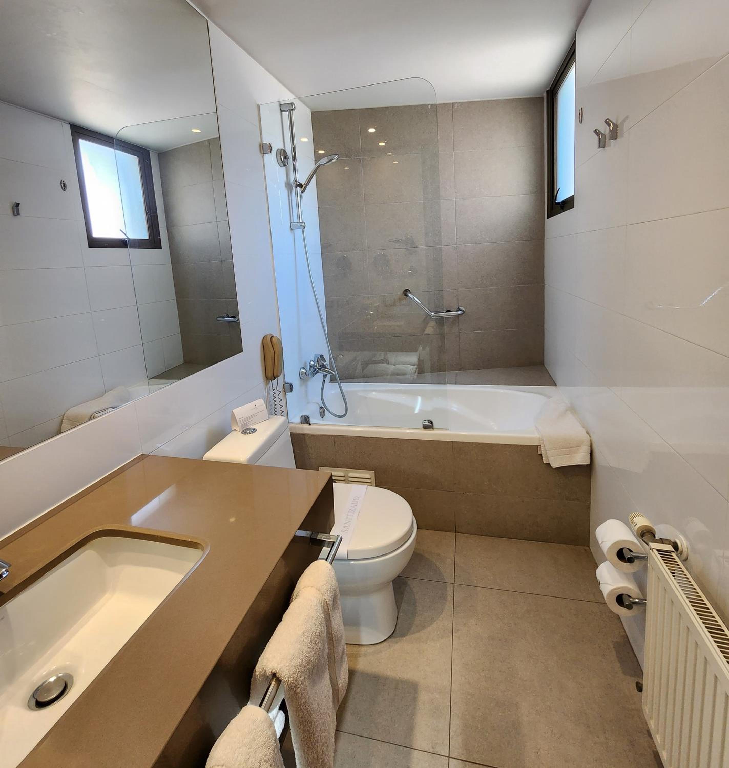 Suite - Photo 2