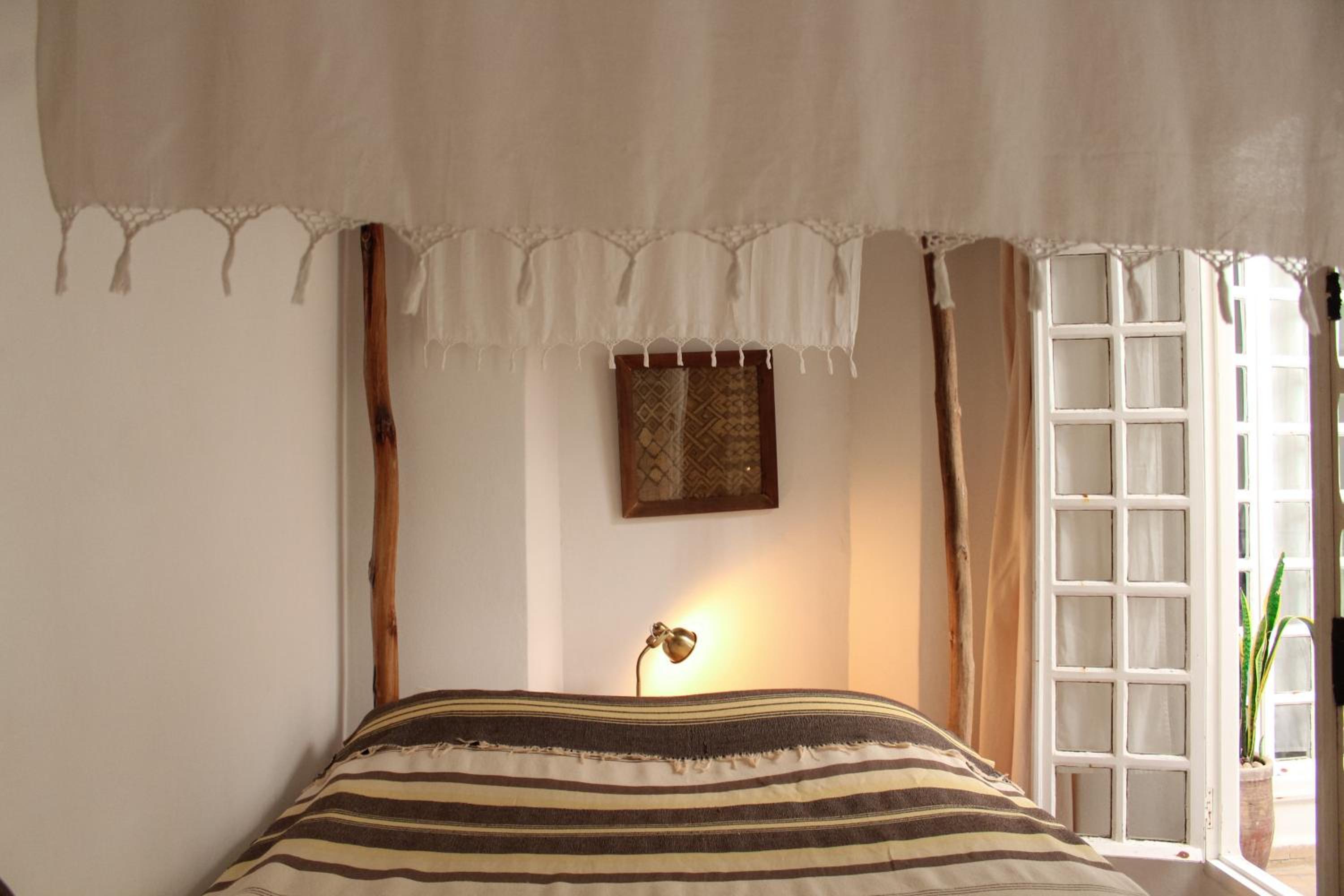 Single Room with Large Bed photo 2
